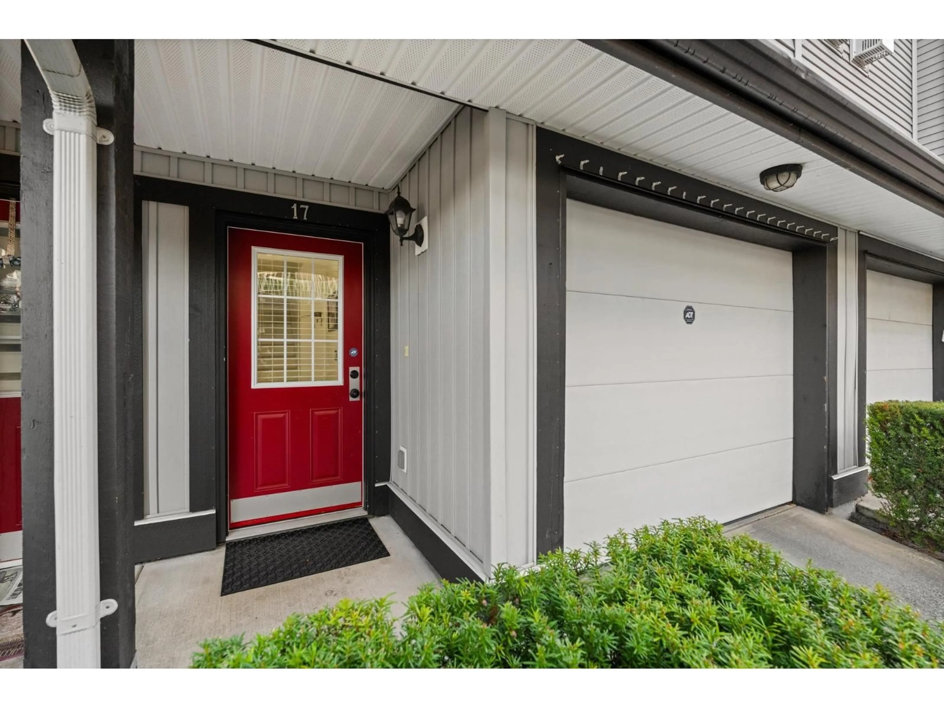 Indoor entryway for 17 - 18839 69 AVENUE, Surrey British Columbia V4N5L1