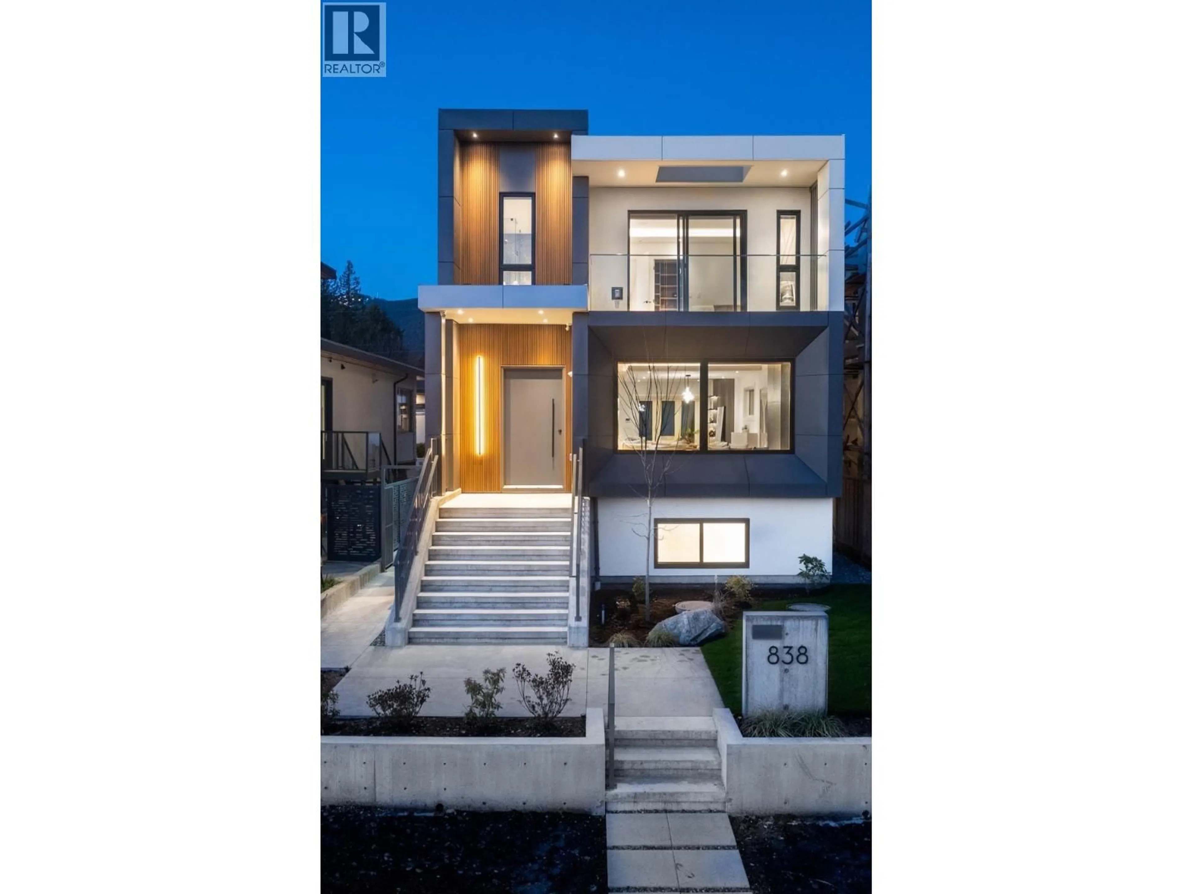 Unknown for 838 14TH STREET, North Vancouver British Columbia V7L2P6