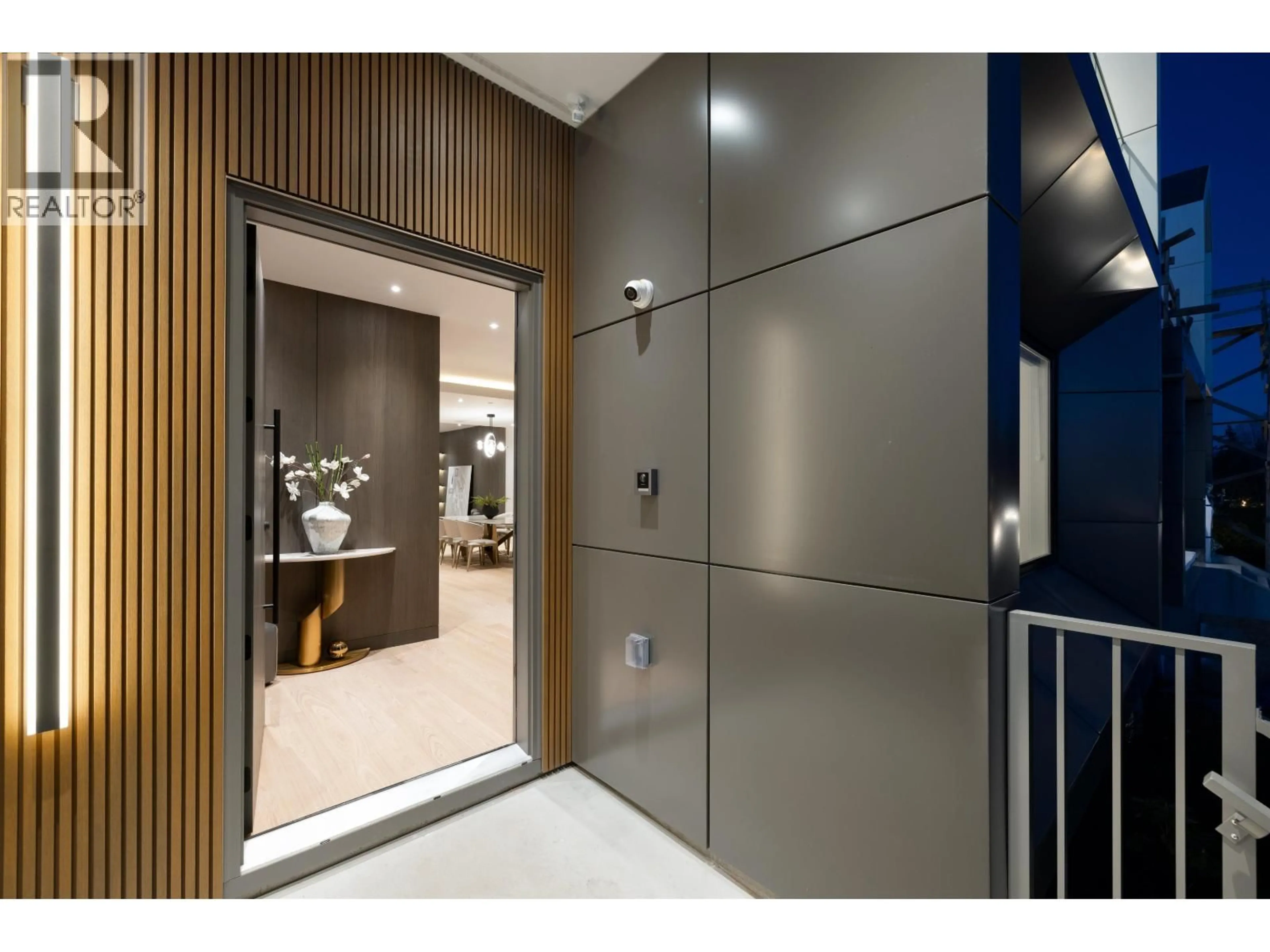 Indoor foyer for 838 14TH STREET, North Vancouver British Columbia V7L2P6