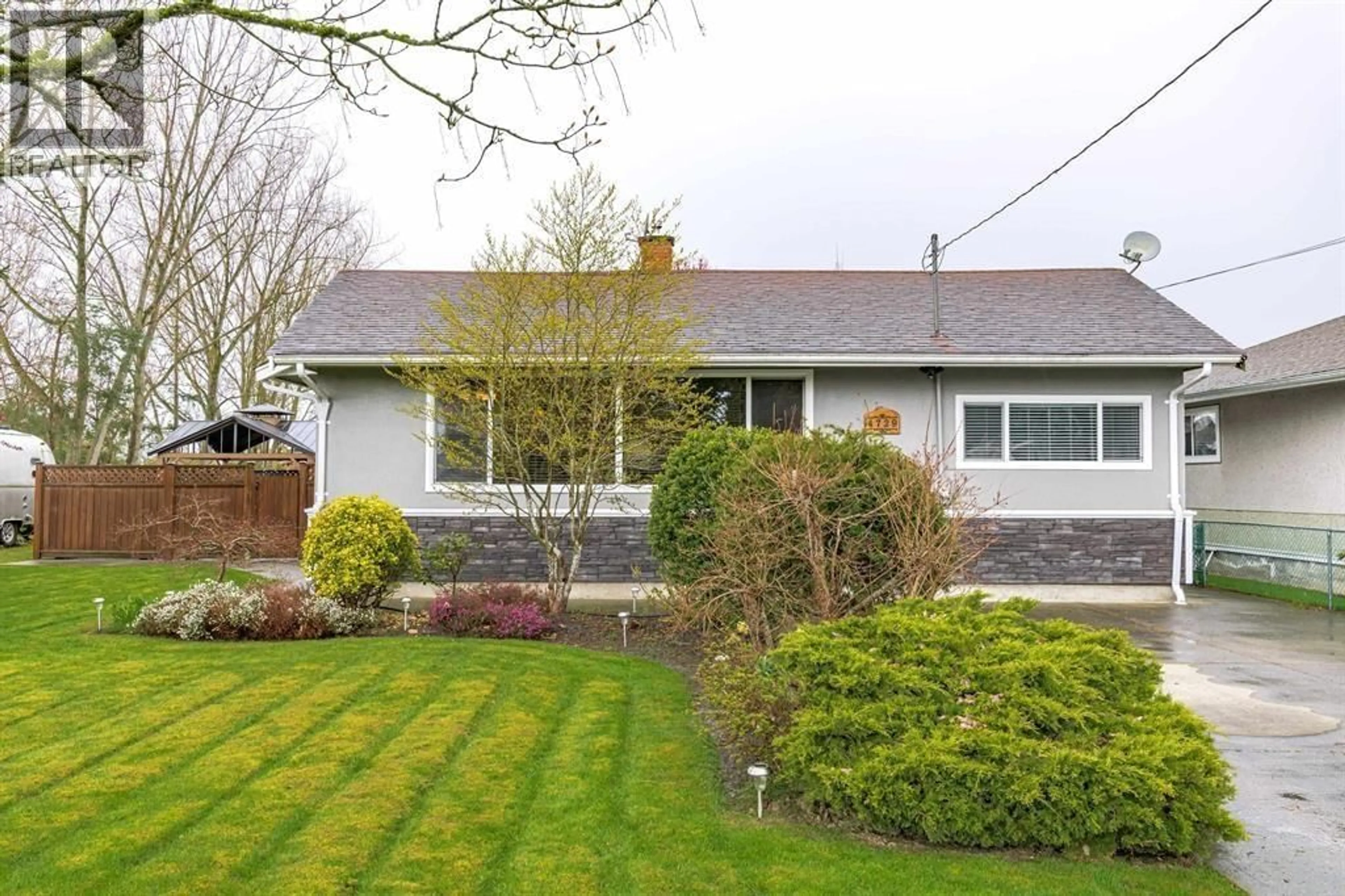 A pic from outside/outdoor area/front of a property/back of a property/a pic from drone, street for 4729 60B STREET, Delta British Columbia V4K3K9