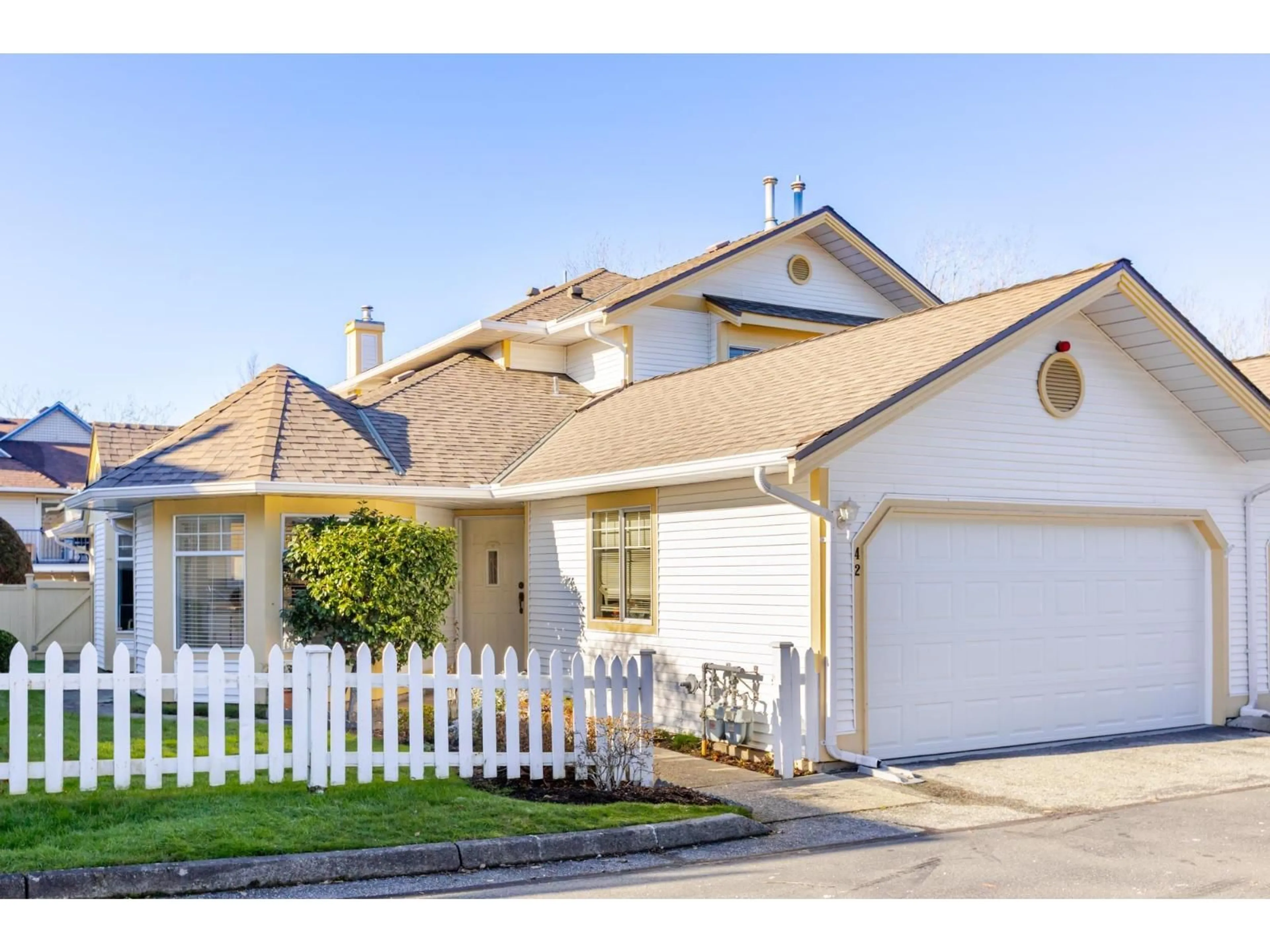 Home with vinyl exterior material, street for 42 - 21138 88 AVENUE, Langley British Columbia V1M2G7