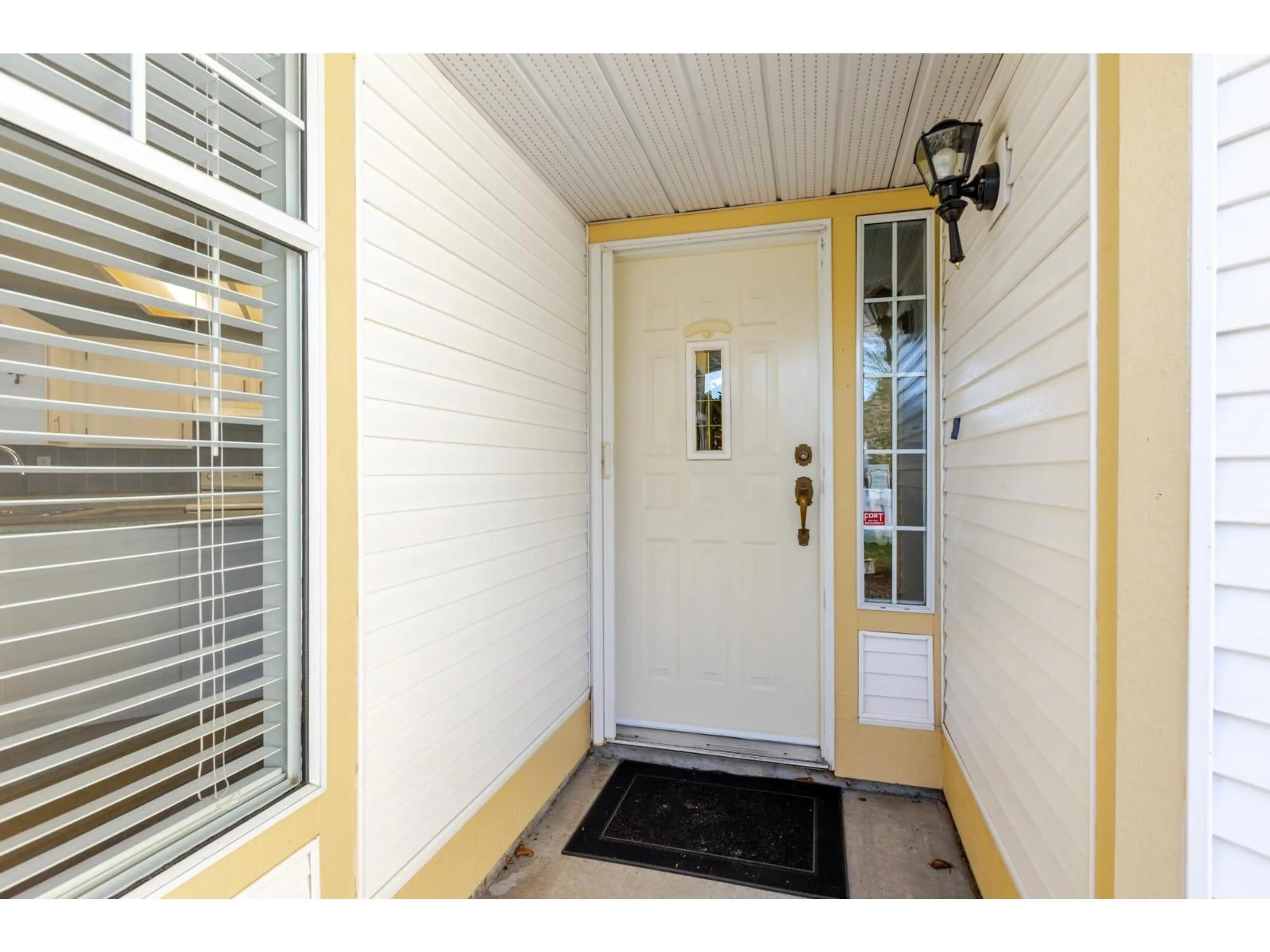 Indoor entryway for 42 - 21138 88 AVENUE, Langley British Columbia V1M2G7