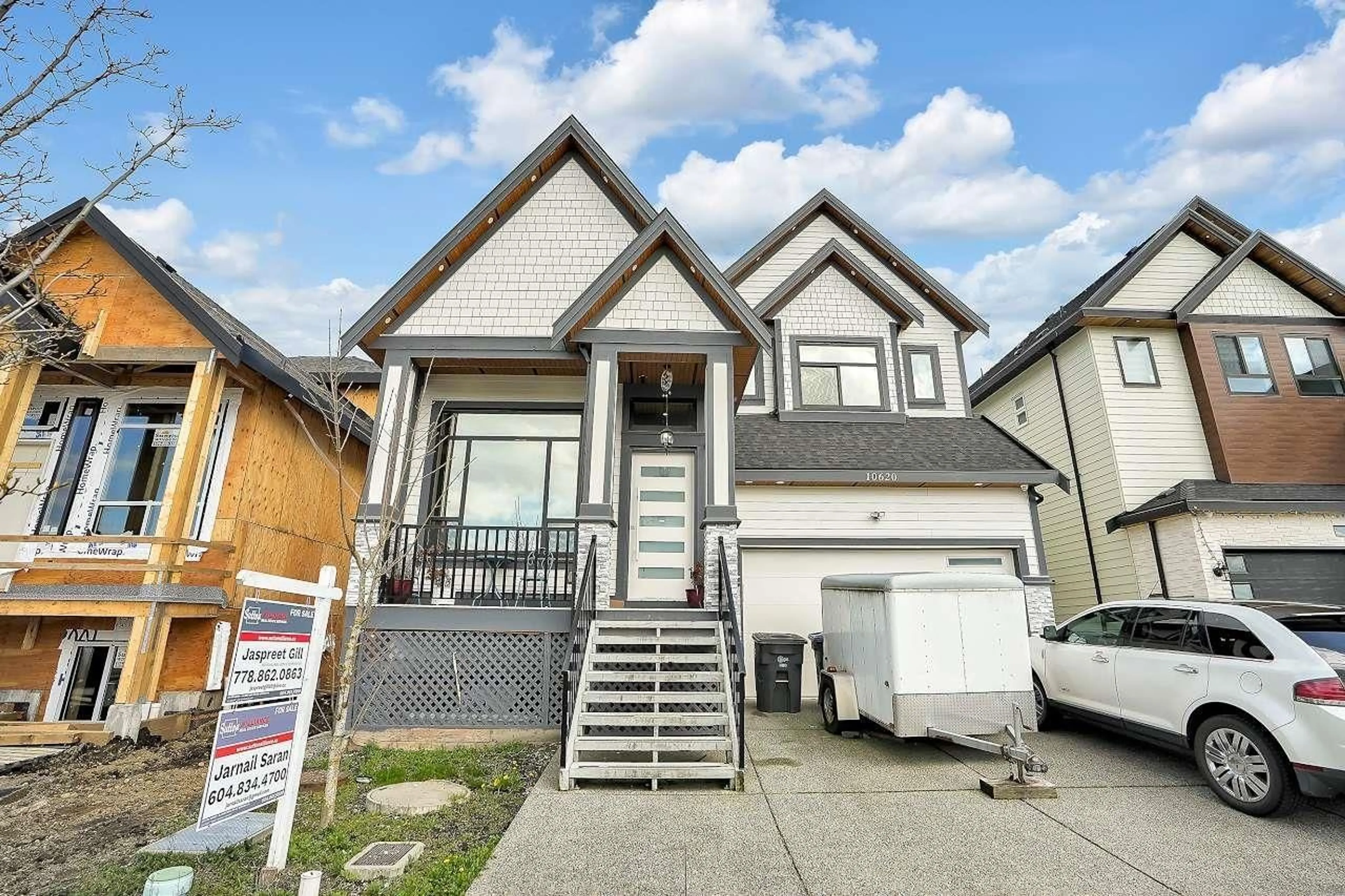 Home with vinyl exterior material, street for 10620 124 STREET, Surrey British Columbia V3V3X8