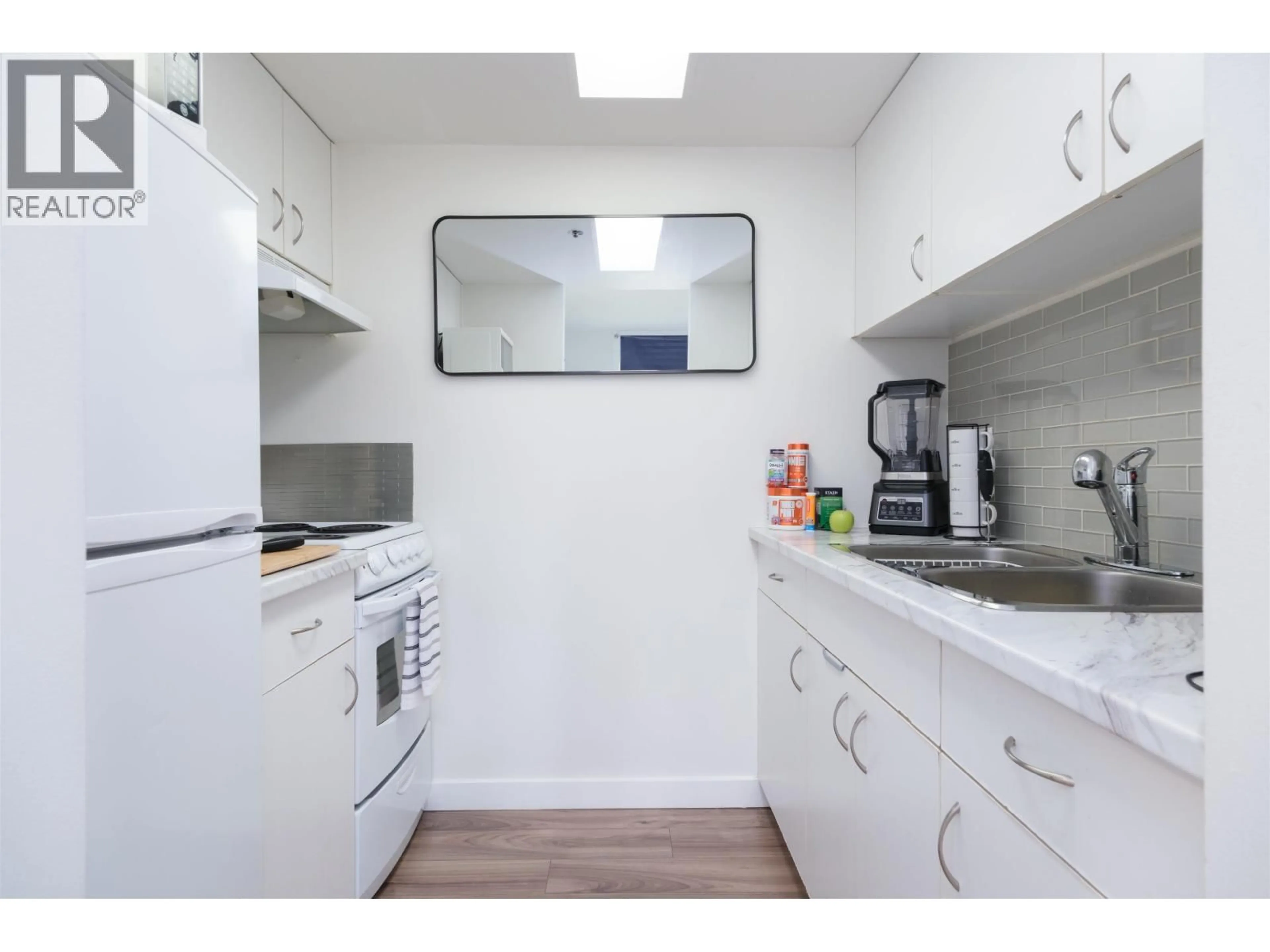 Standard kitchen, unknown for 801 - 789 DRAKE STREET, Vancouver British Columbia V6Z2N7