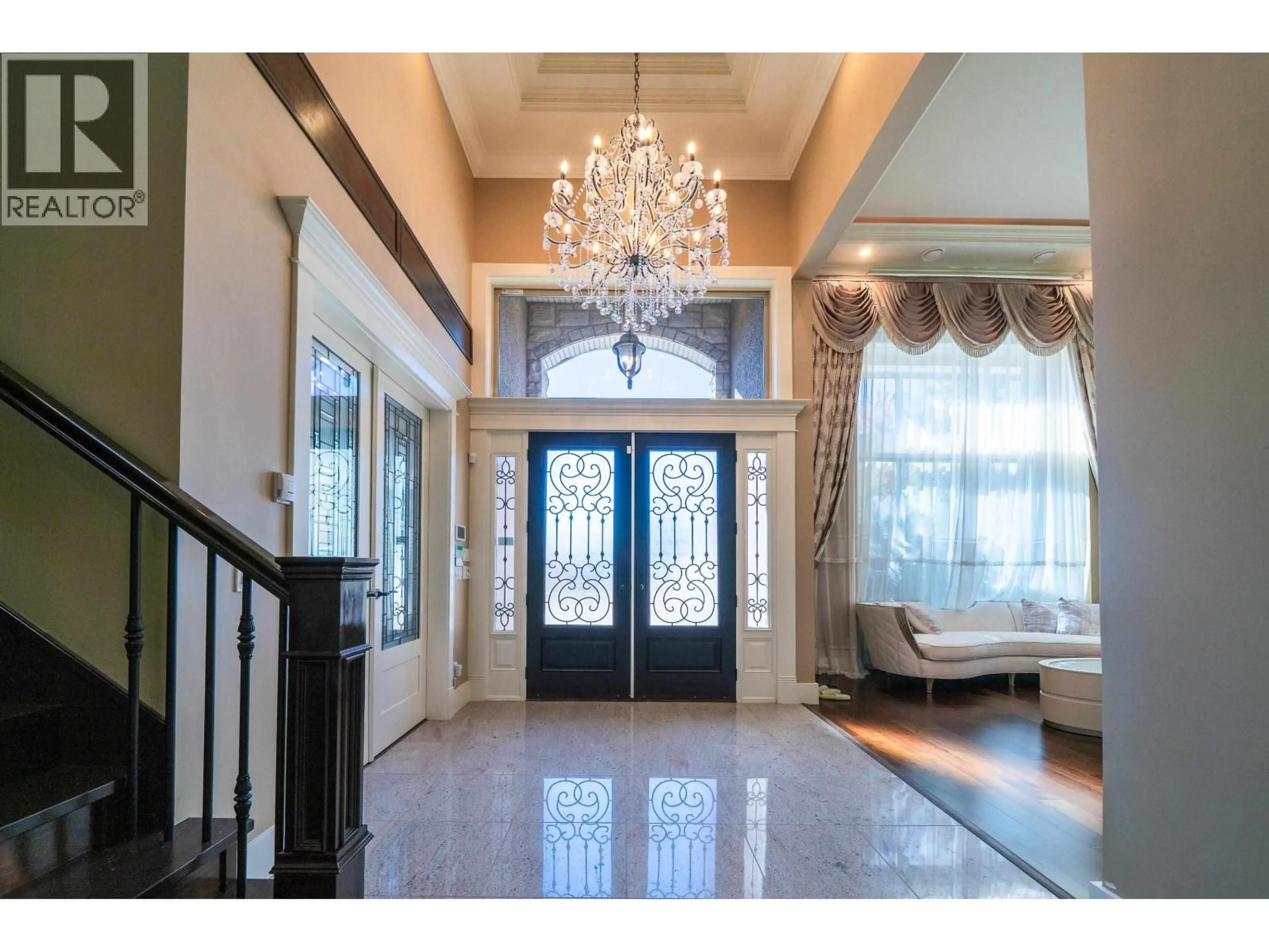 Indoor foyer for 8100 FAIRLANE ROAD, Richmond British Columbia V7C1Y4