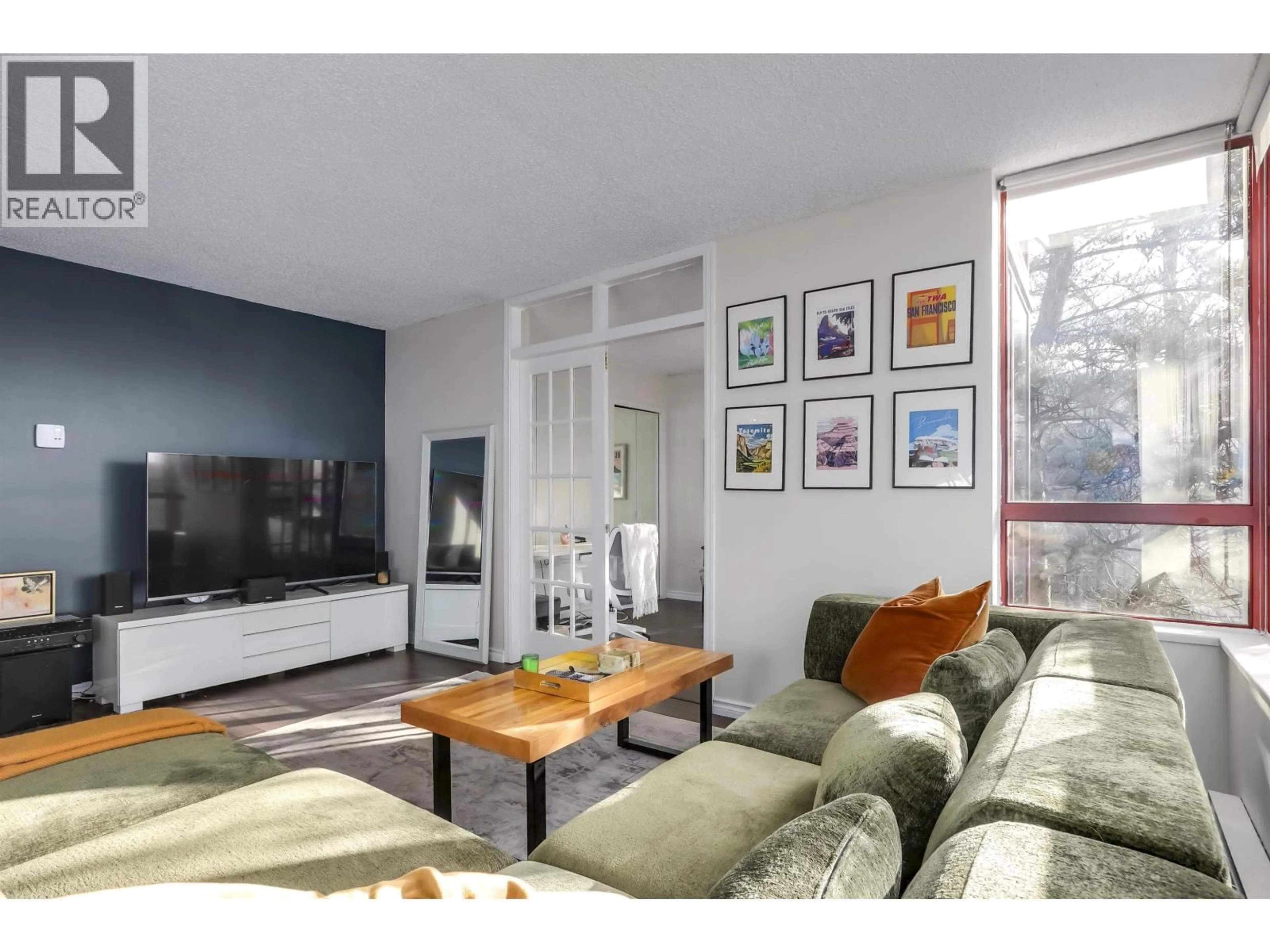 Living room with furniture, wood/laminate floor for 203 - 220 ELEVENTH STREET, New Westminster British Columbia V3M6N9