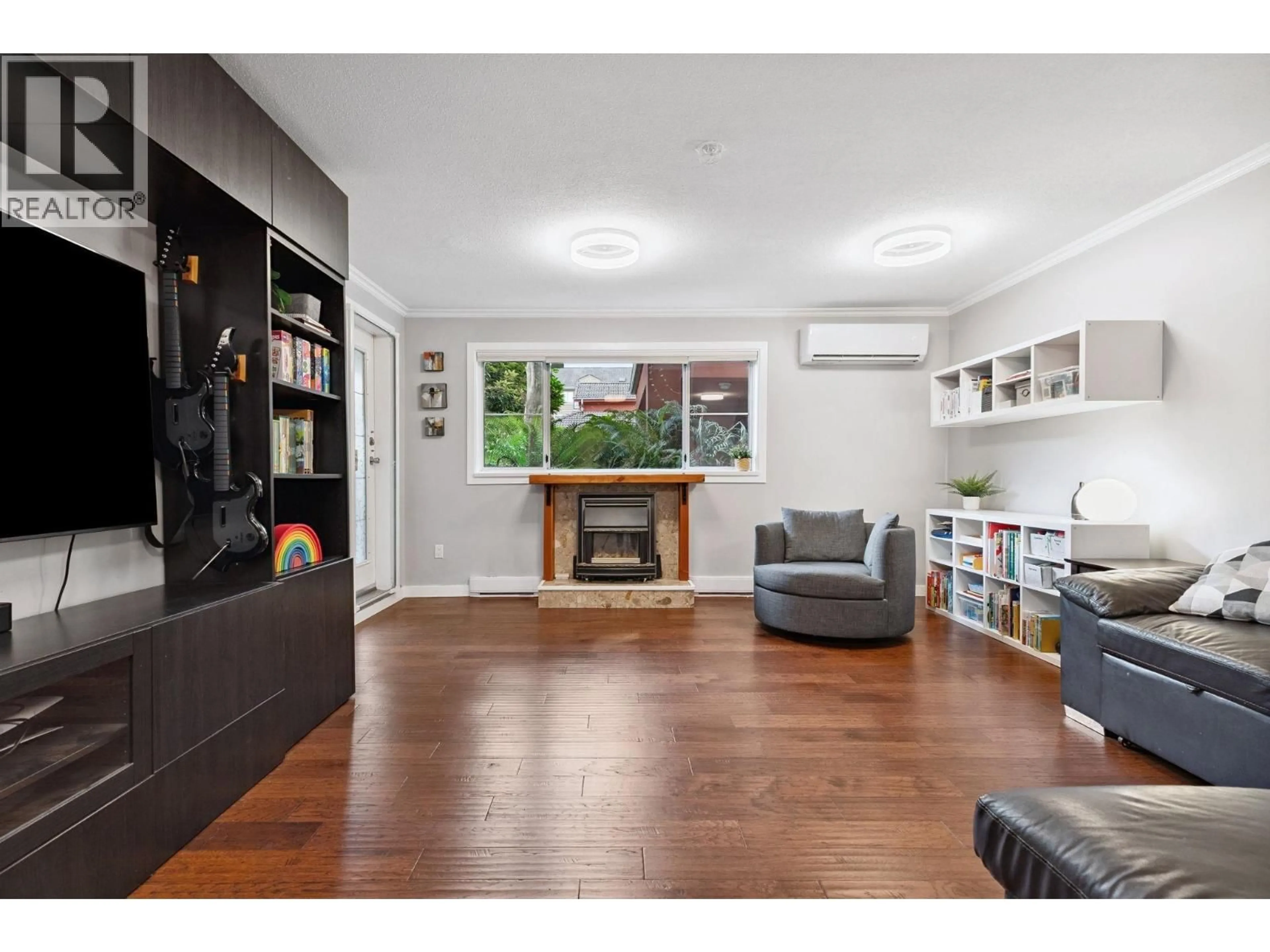 Living room with furniture, unknown for 104 - 6 RENAISSANCE SQUARE, New Westminster British Columbia V3M6N8