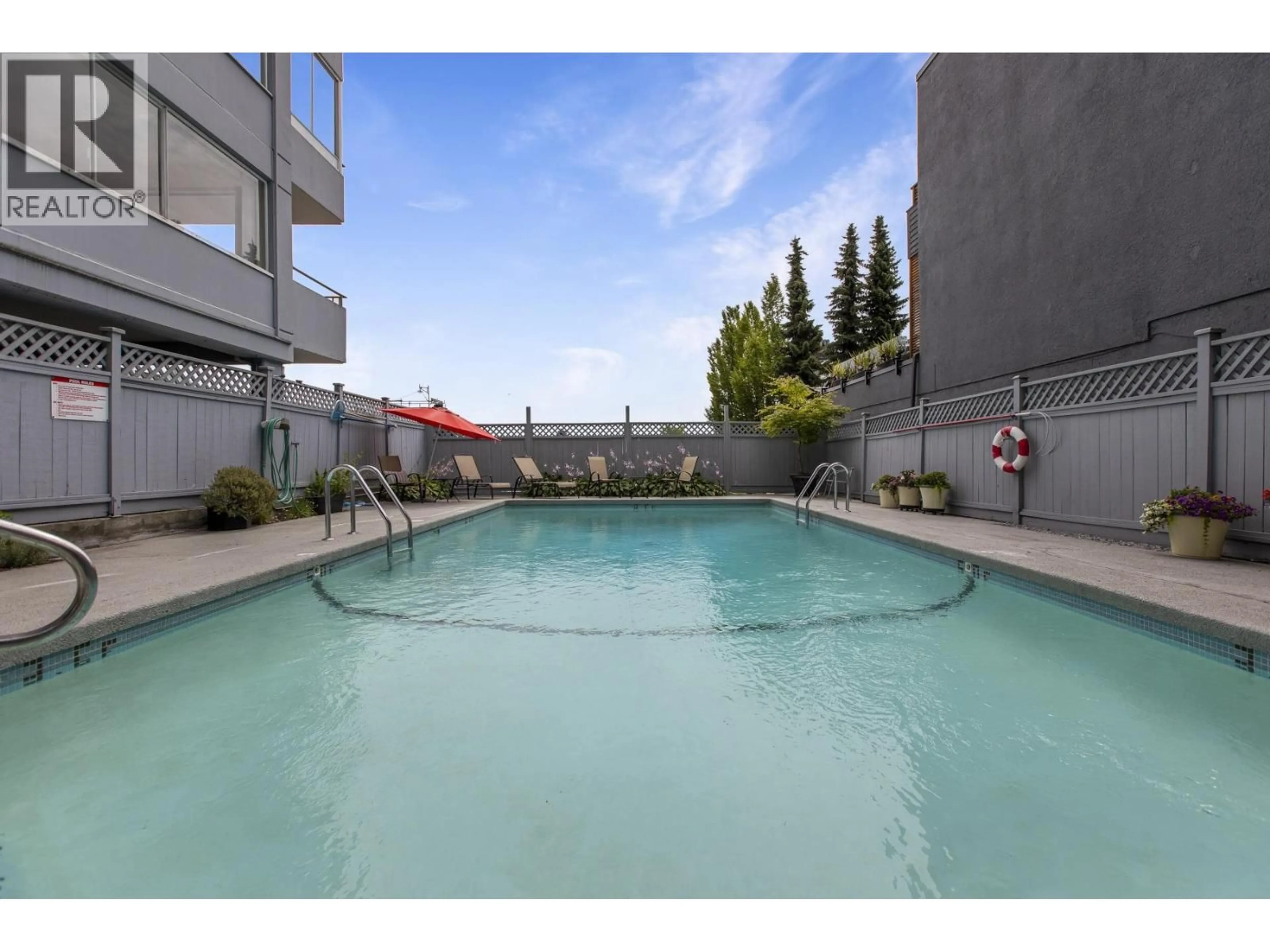 Pool for 102 - 1730 DUCHESS AVENUE, West Vancouver British Columbia V7V1P9