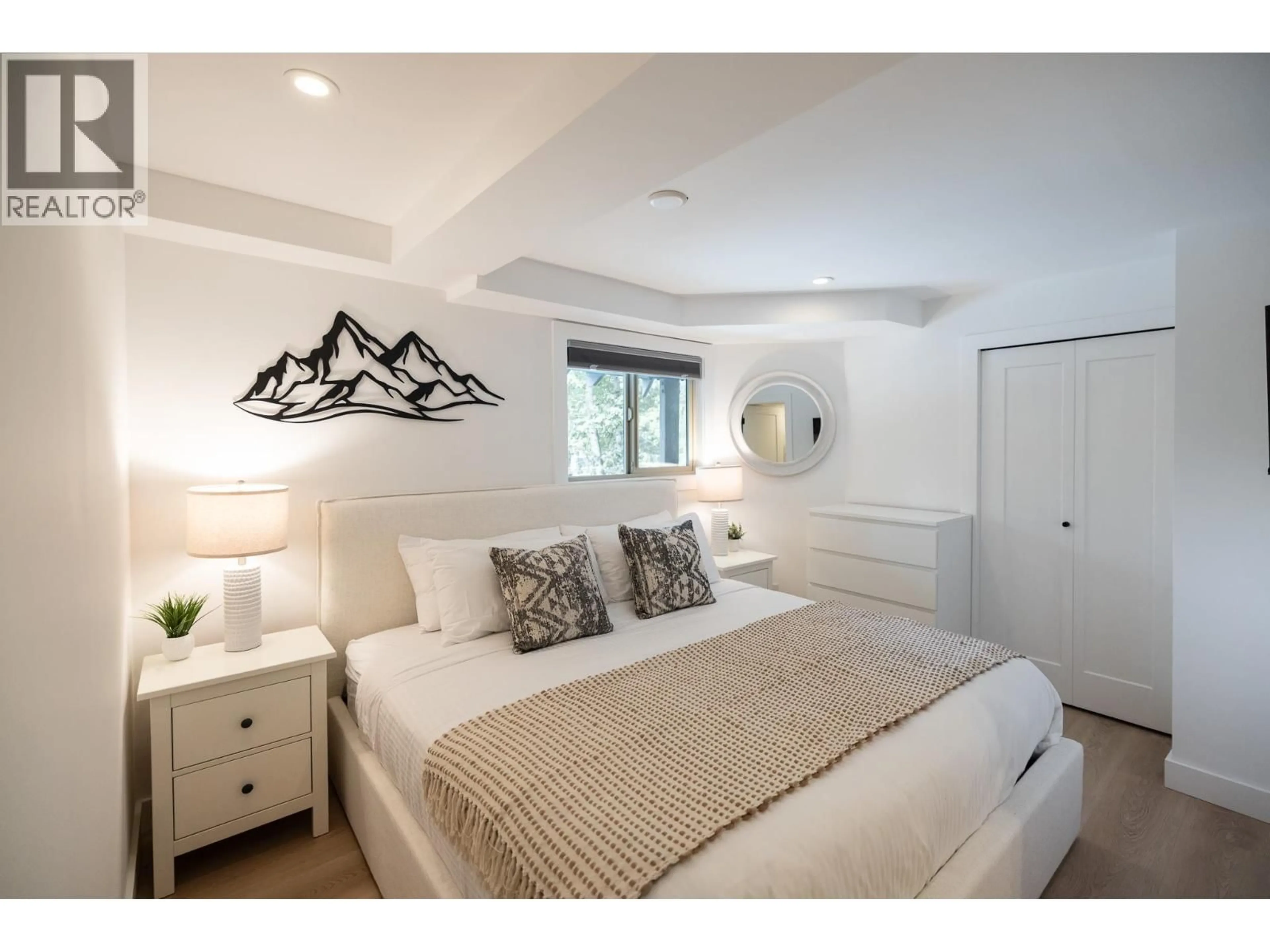 Bedroom with bed, wood/laminate floor for 100 - 2021 KAREN CRESCENT, Whistler British Columbia V8E0H1