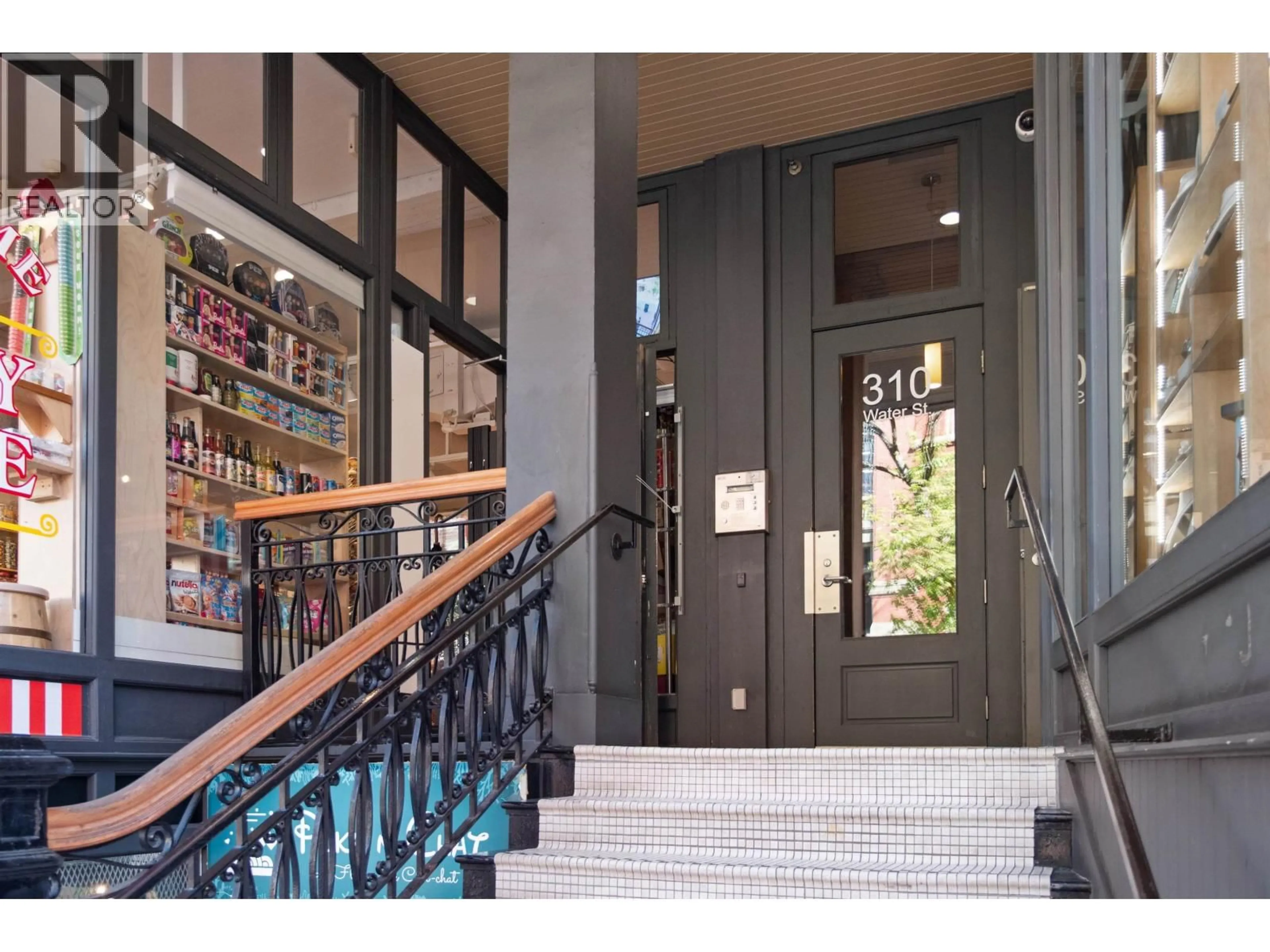 Indoor foyer for 405 - 310 WATER STREET, Vancouver British Columbia V6B1B6