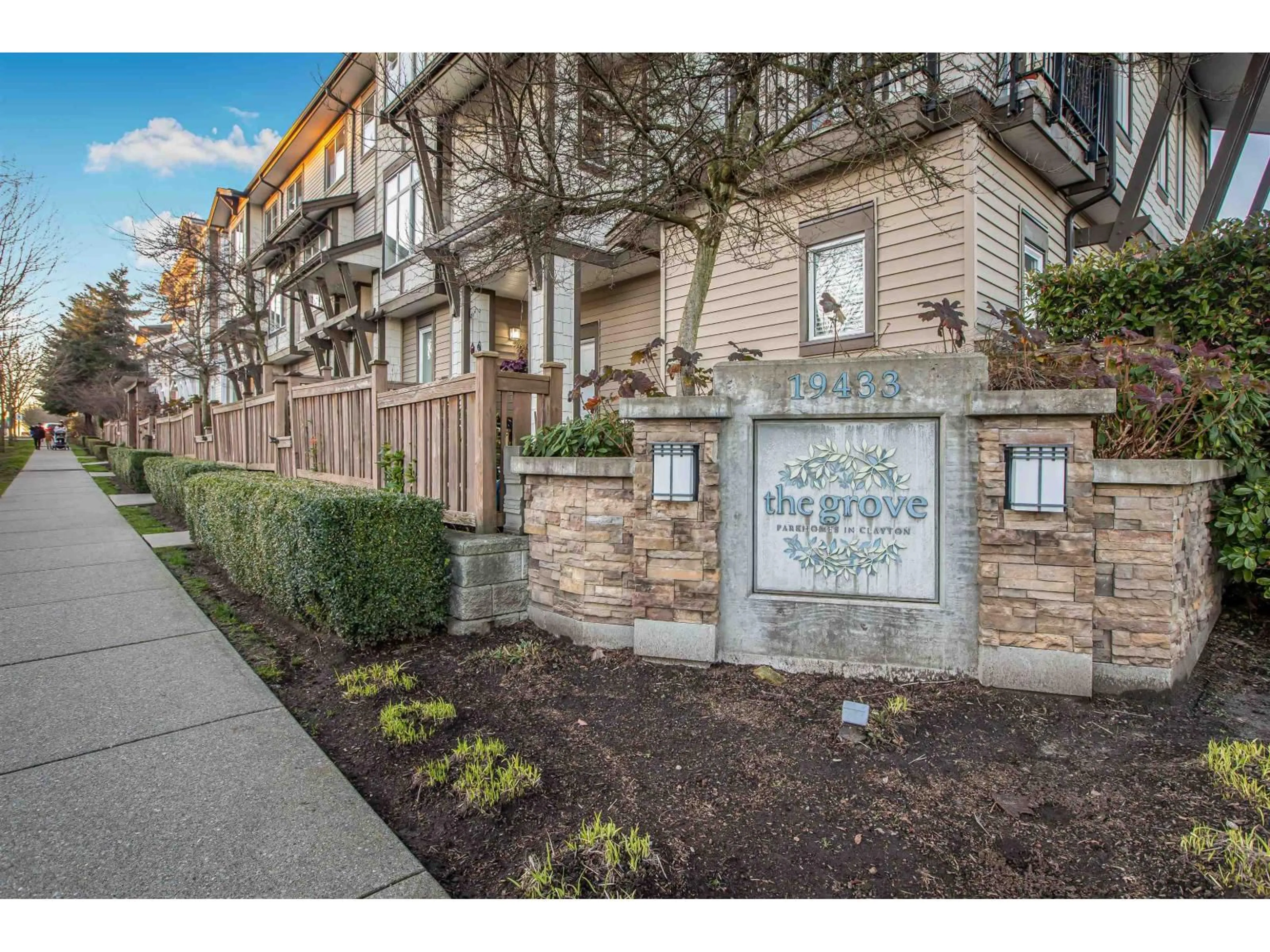 Indoor entryway for 98 - 19433 68 AVENUE, Surrey British Columbia V4N6M8