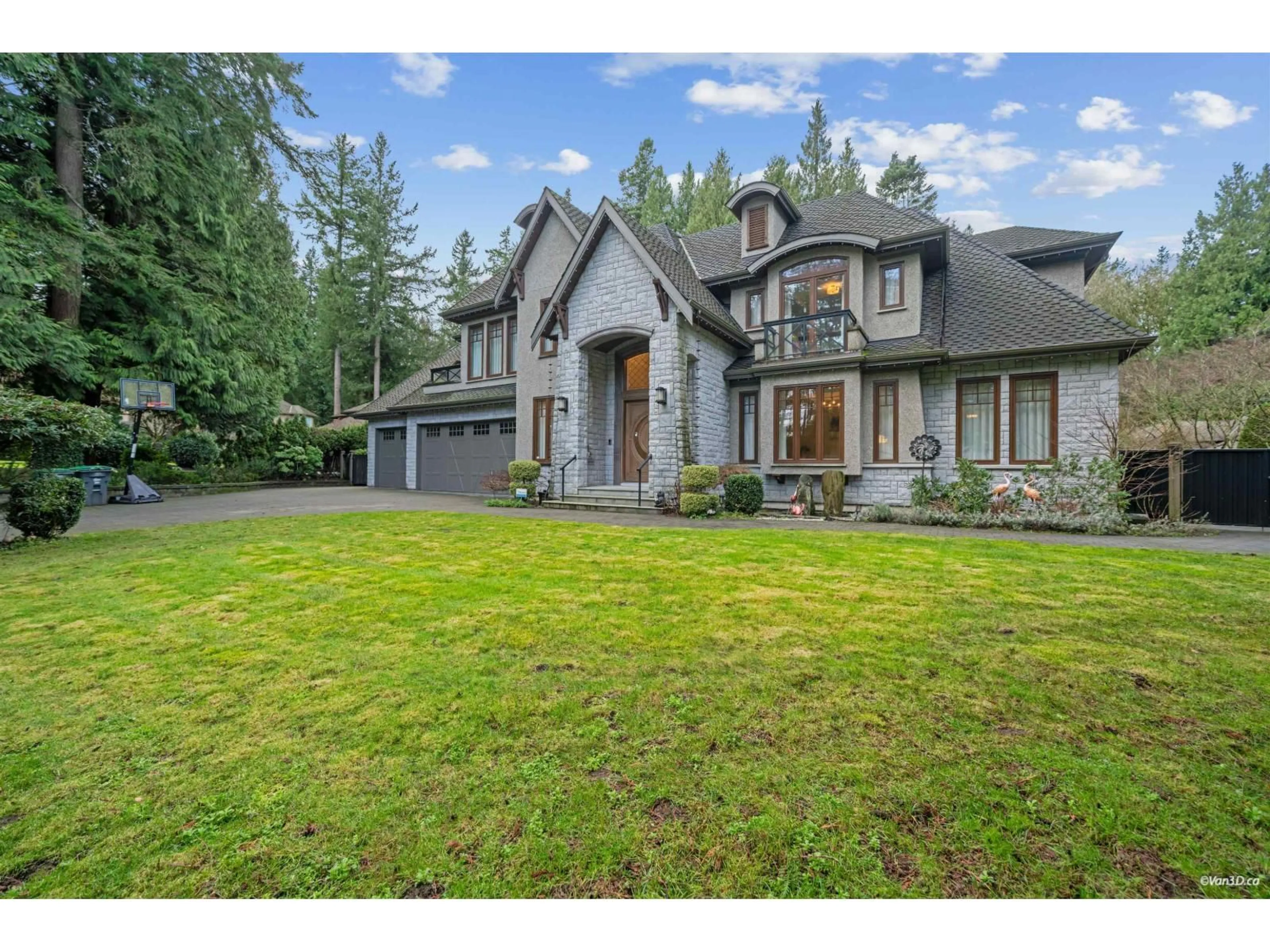 A pic from outside/outdoor area/front of a property/back of a property/a pic from drone, mountain view for 2891 138 STREET, Surrey British Columbia V4P1T6