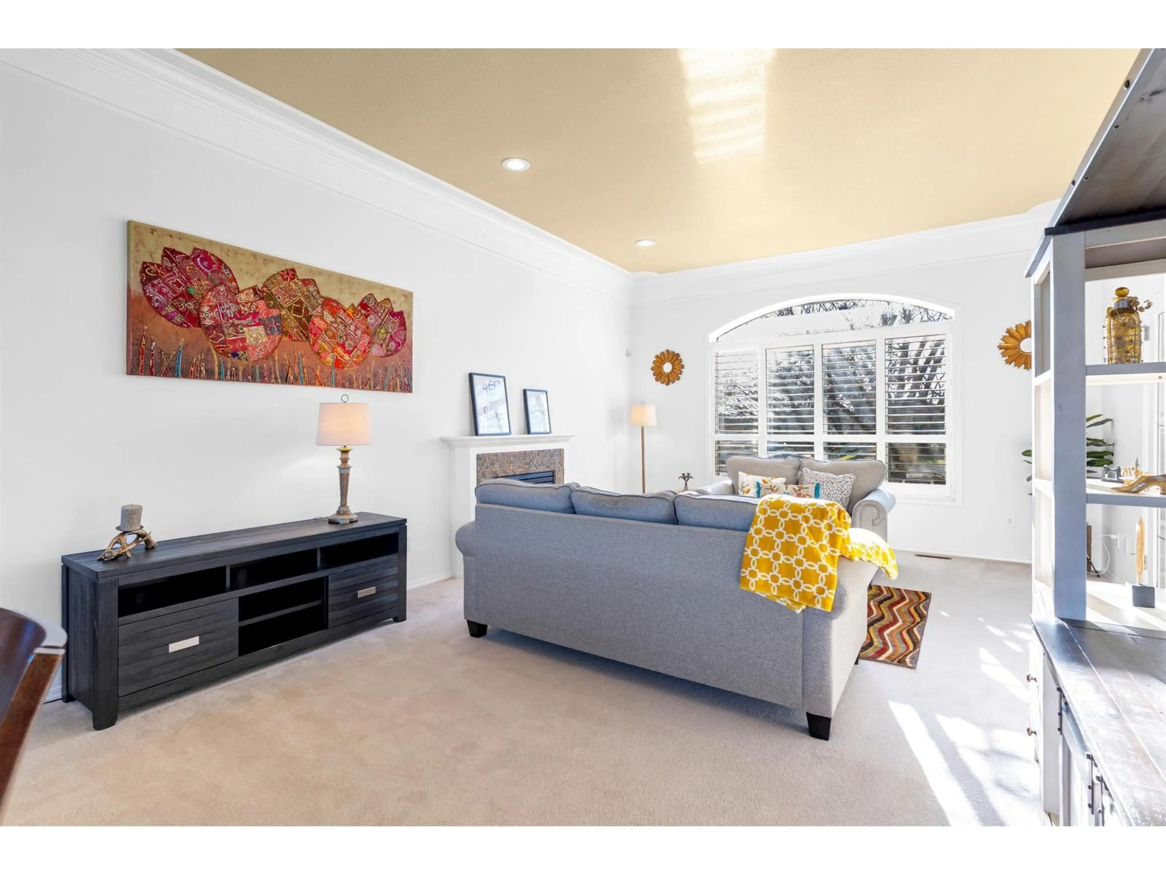 Living room with furniture, unknown for 14247 86 AVENUE, Surrey British Columbia V3W0S6