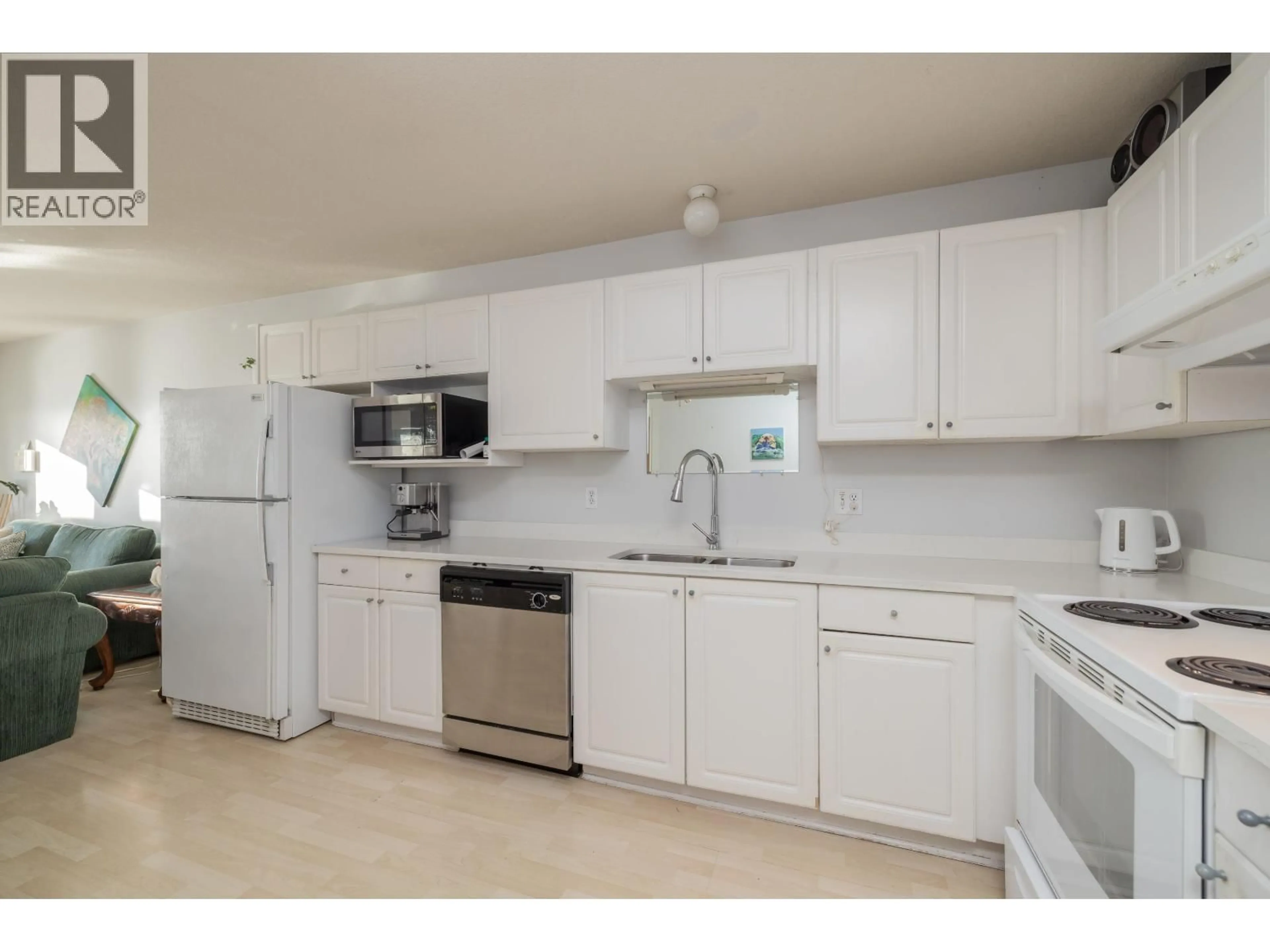 Standard kitchen, ceramic/tile floor for 1038 WALLS AVENUE, Coquitlam British Columbia V3K2T7
