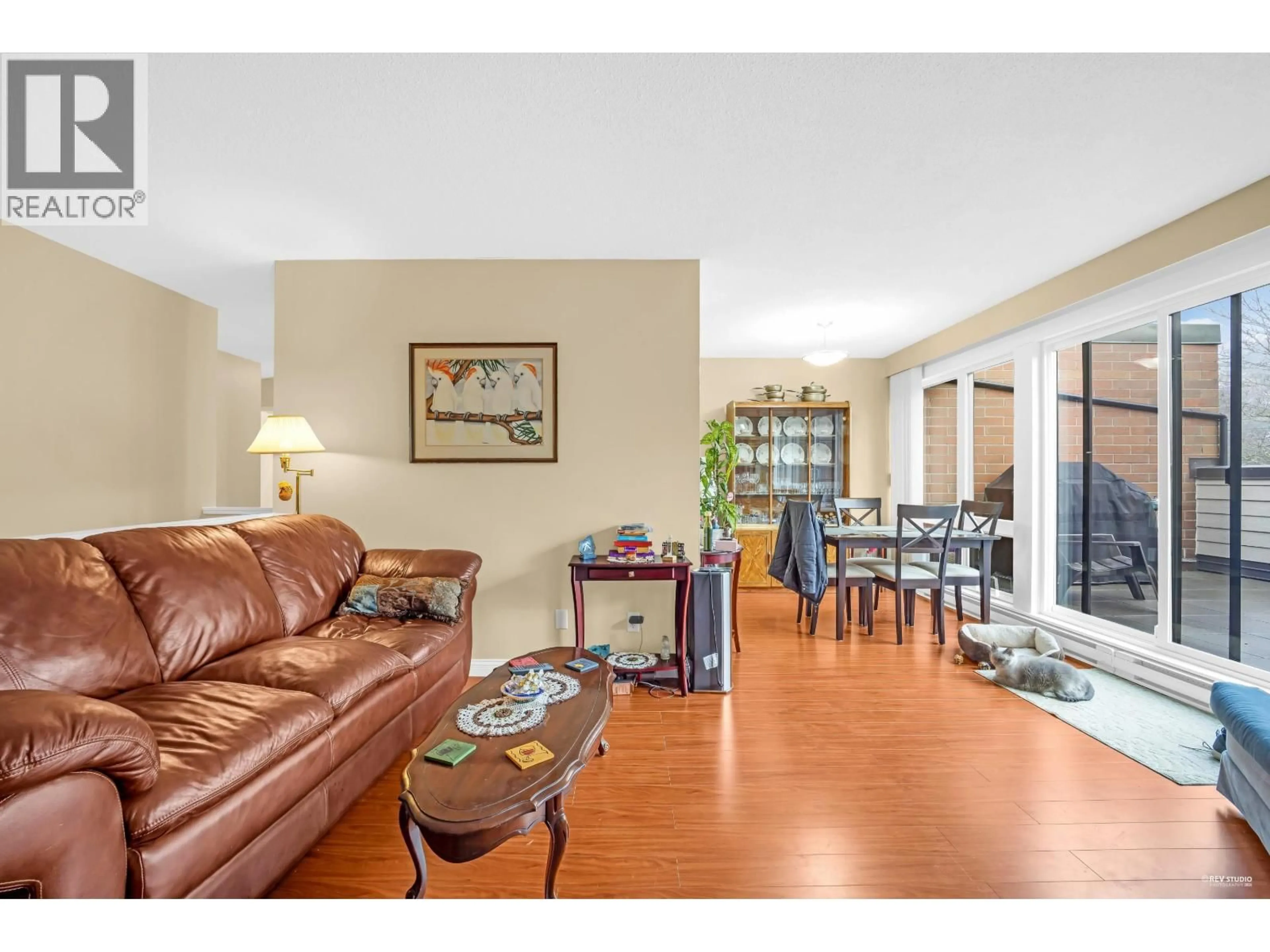 Living room with furniture, wood/laminate floor for 100 - 10200 4TH AVENUE, Richmond British Columbia V7E1V3