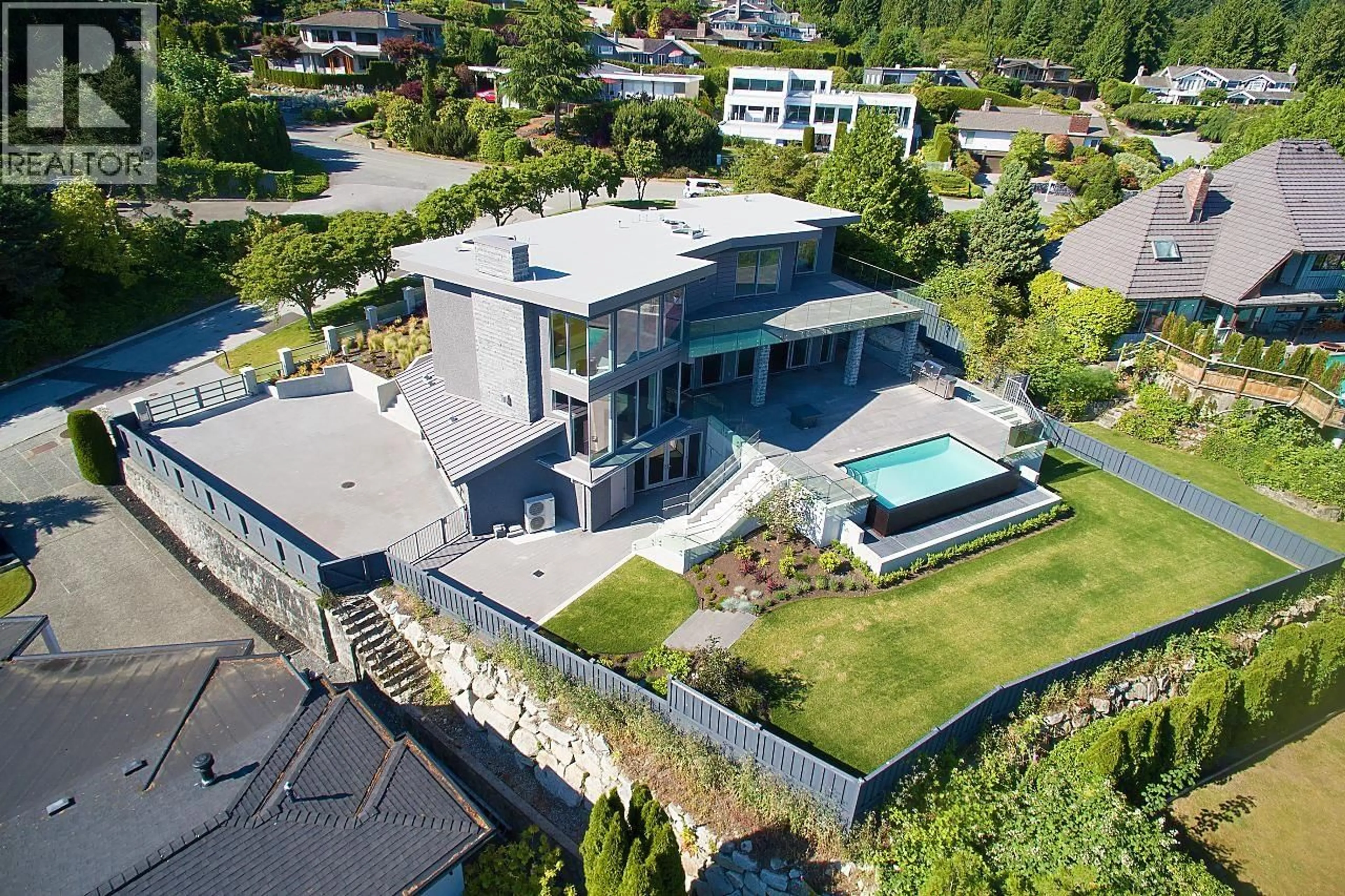 A pic from outside/outdoor area/front of a property/back of a property/a pic from drone, unknown for 4265 ROCKBANK PLACE, West Vancouver British Columbia V7W1A8