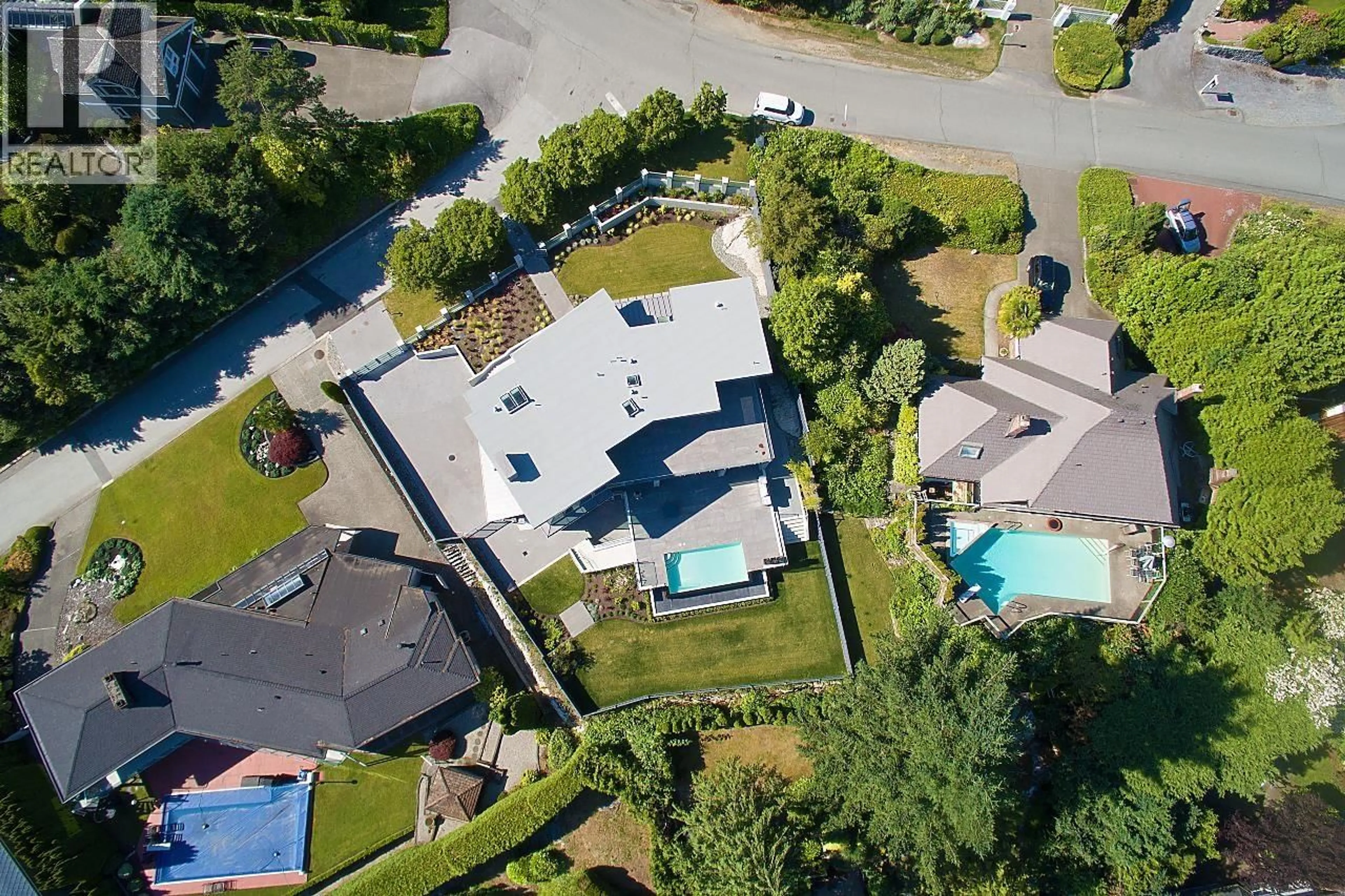 A pic from outside/outdoor area/front of a property/back of a property/a pic from drone, unknown for 4265 ROCKBANK PLACE, West Vancouver British Columbia V7W1A8