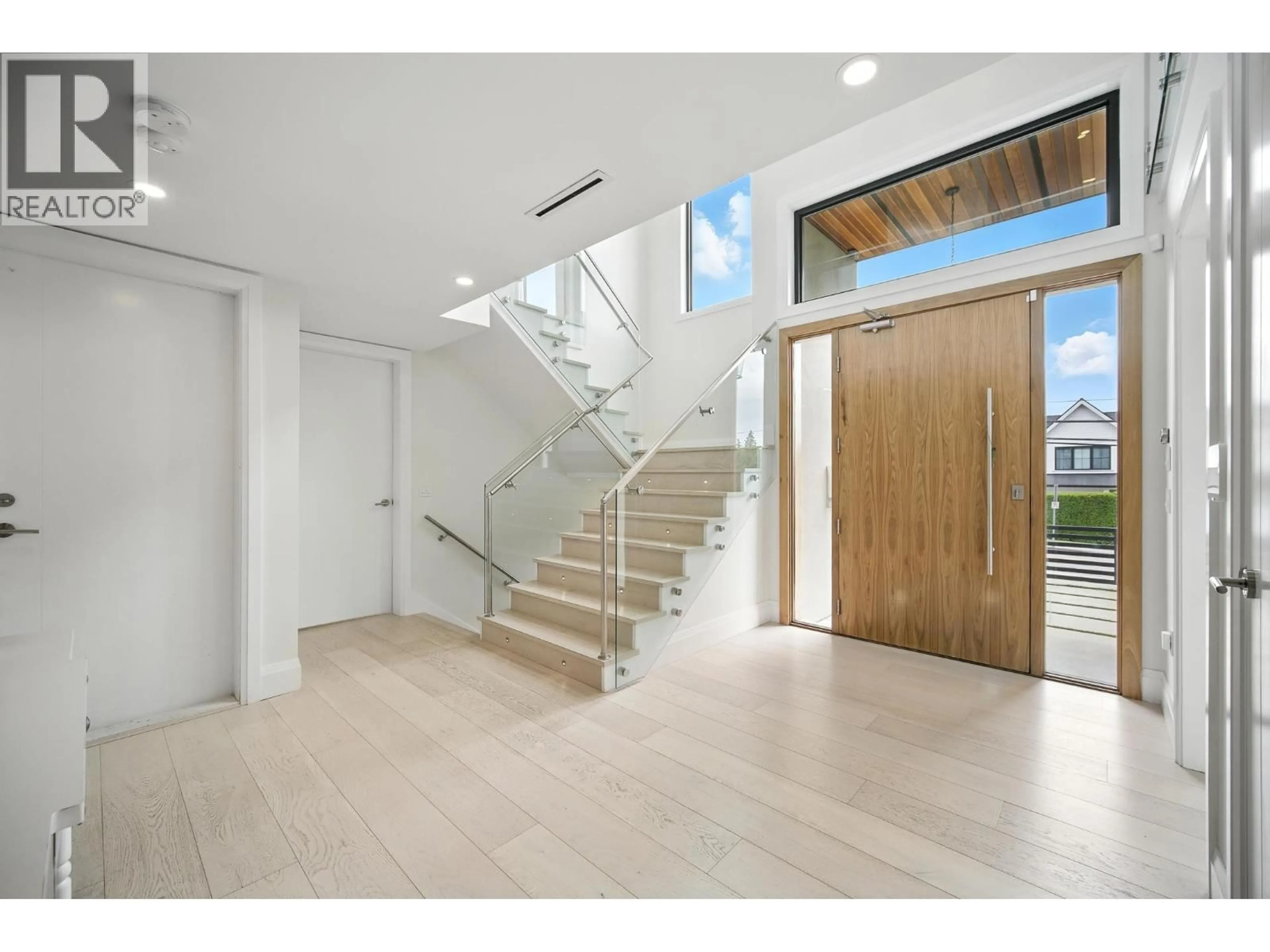 Indoor foyer for 2113 DAWES HILL ROAD, Coquitlam British Columbia V3K1N2