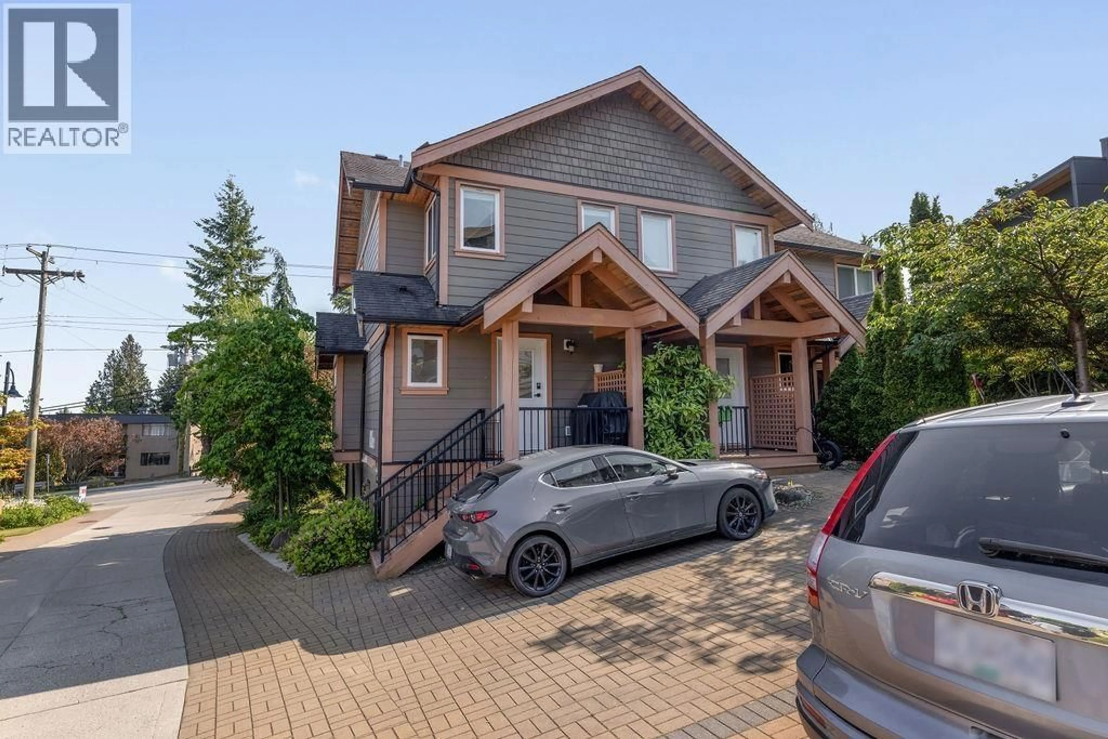 A pic from outside/outdoor area/front of a property/back of a property/a pic from drone, street for 3 - 728 GIBSONS WAY, Gibsons British Columbia V0N1V9