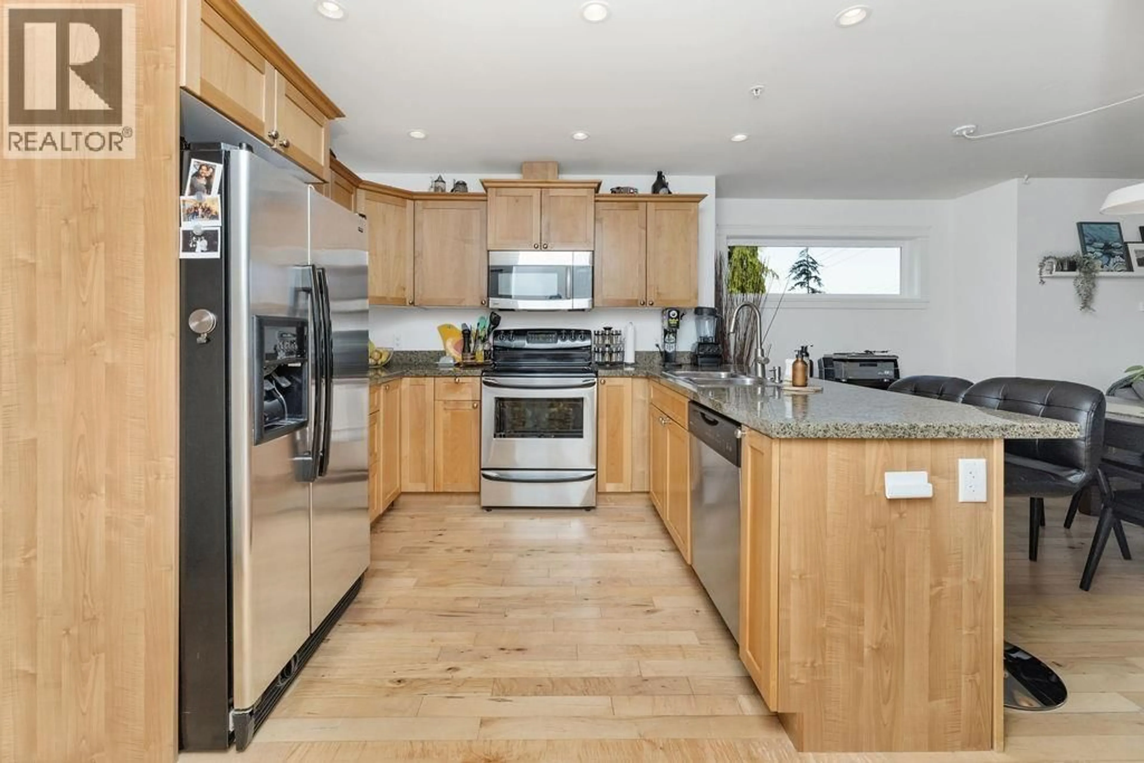 Open concept kitchen, wood/laminate floor for 3 - 728 GIBSONS WAY, Gibsons British Columbia V0N1V9