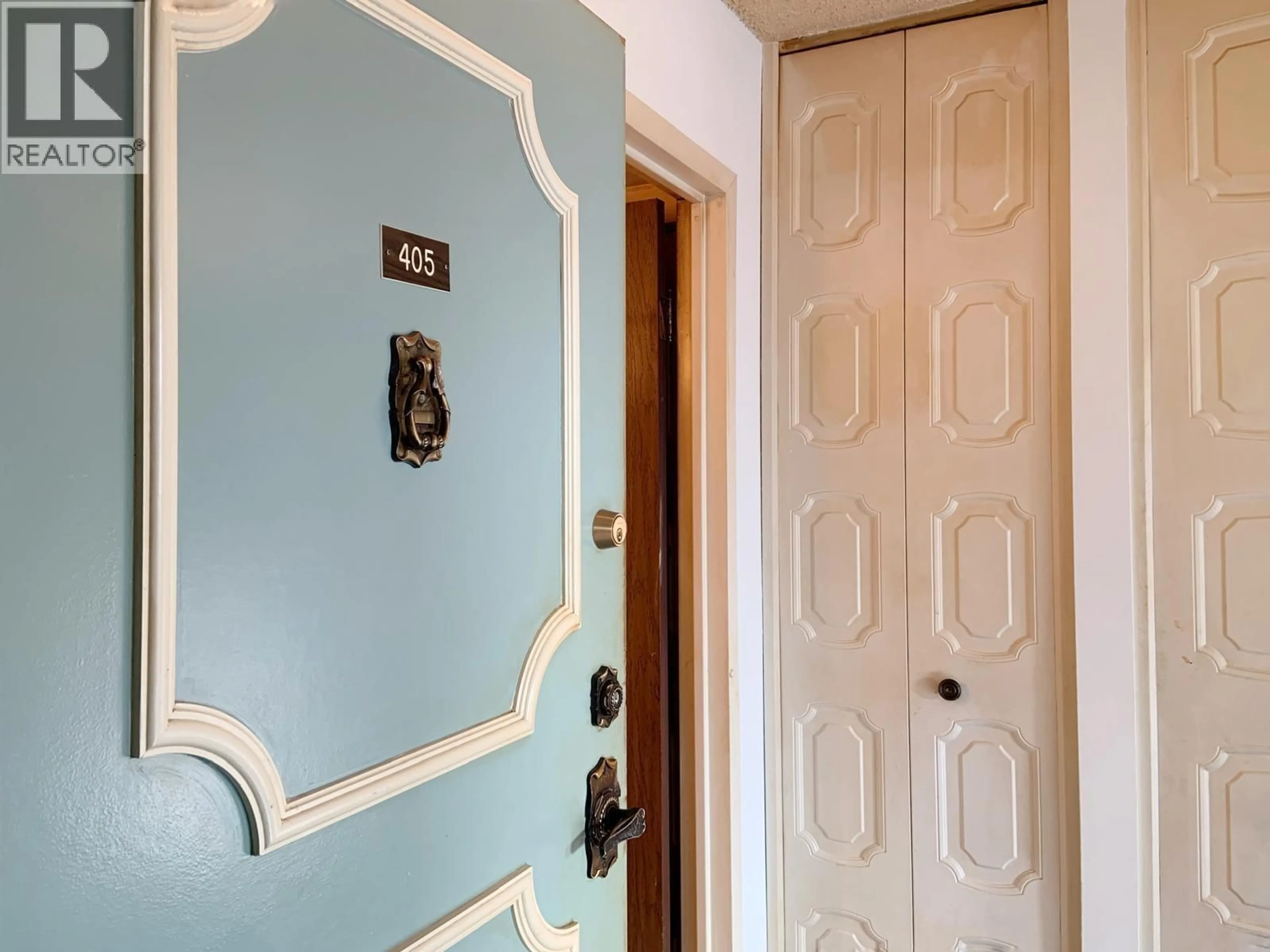 Indoor entryway for 405 - 740 HAMILTON STREET, New Westminster British Columbia V3M5T7