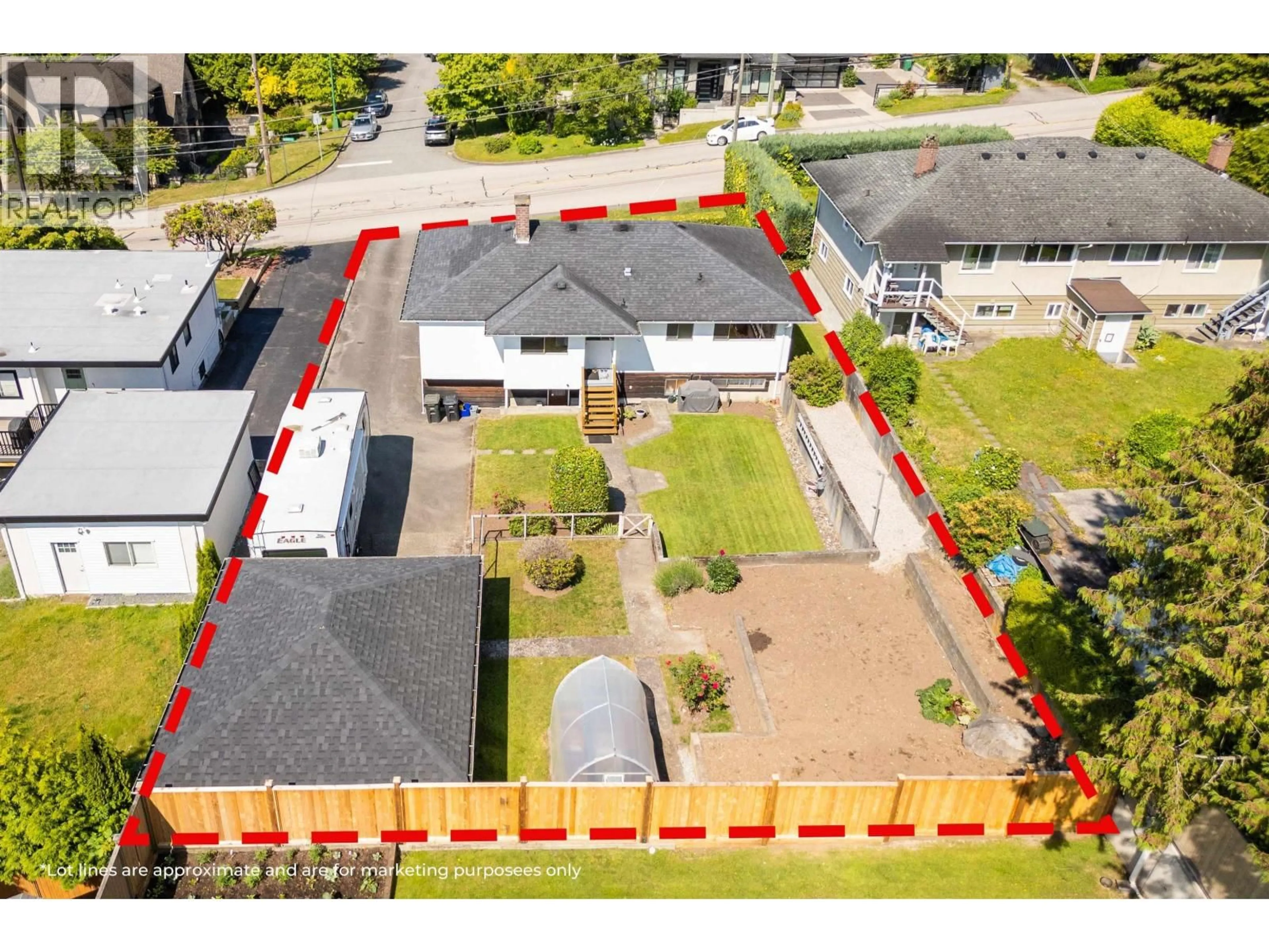 A pic from outside/outdoor area/front of a property/back of a property/a pic from drone, street for 7988 SUSSEX AVENUE, Burnaby British Columbia V5J3W3