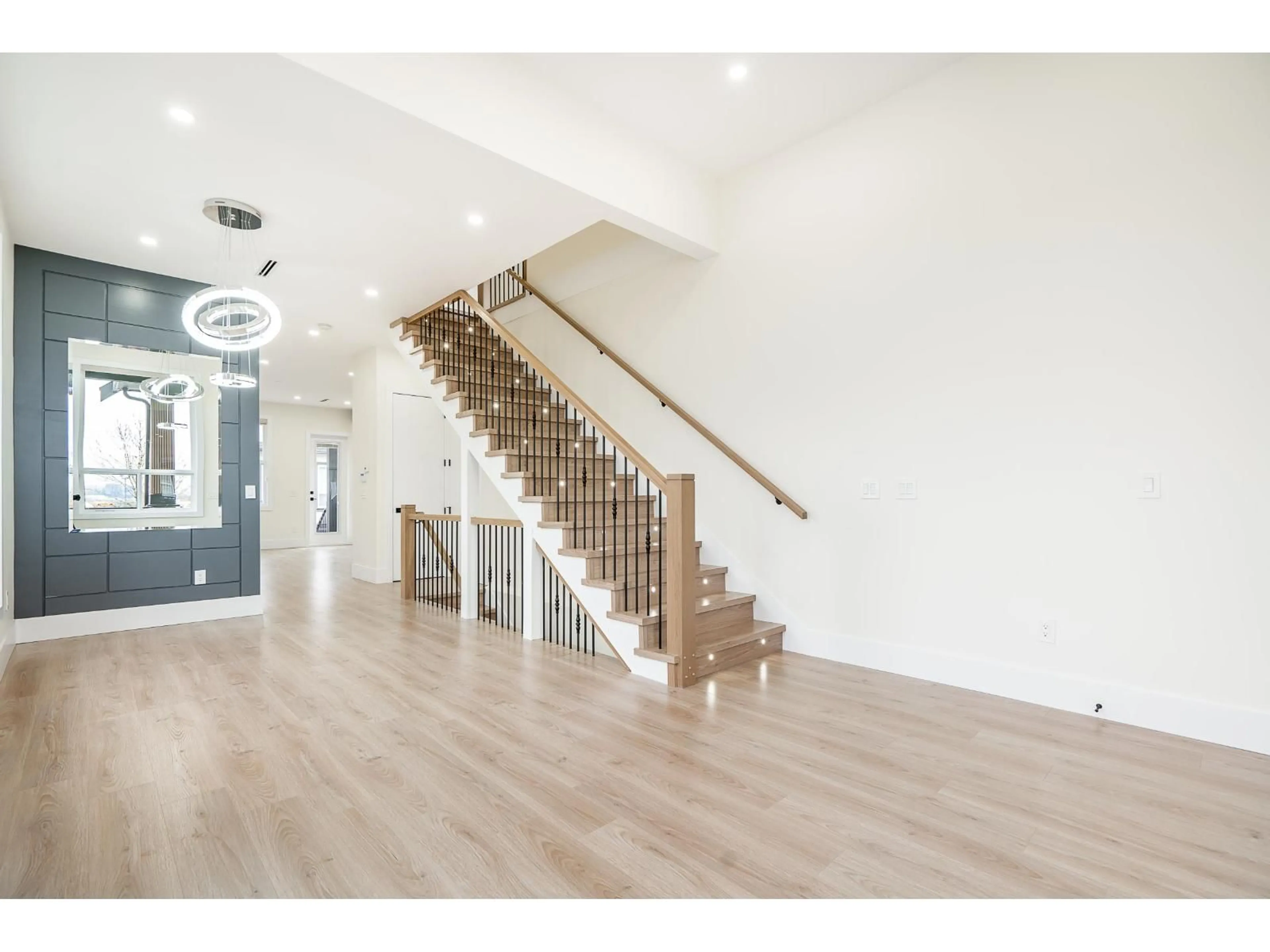 Indoor foyer for 10648 124 STREET, Surrey British Columbia V3V0E2