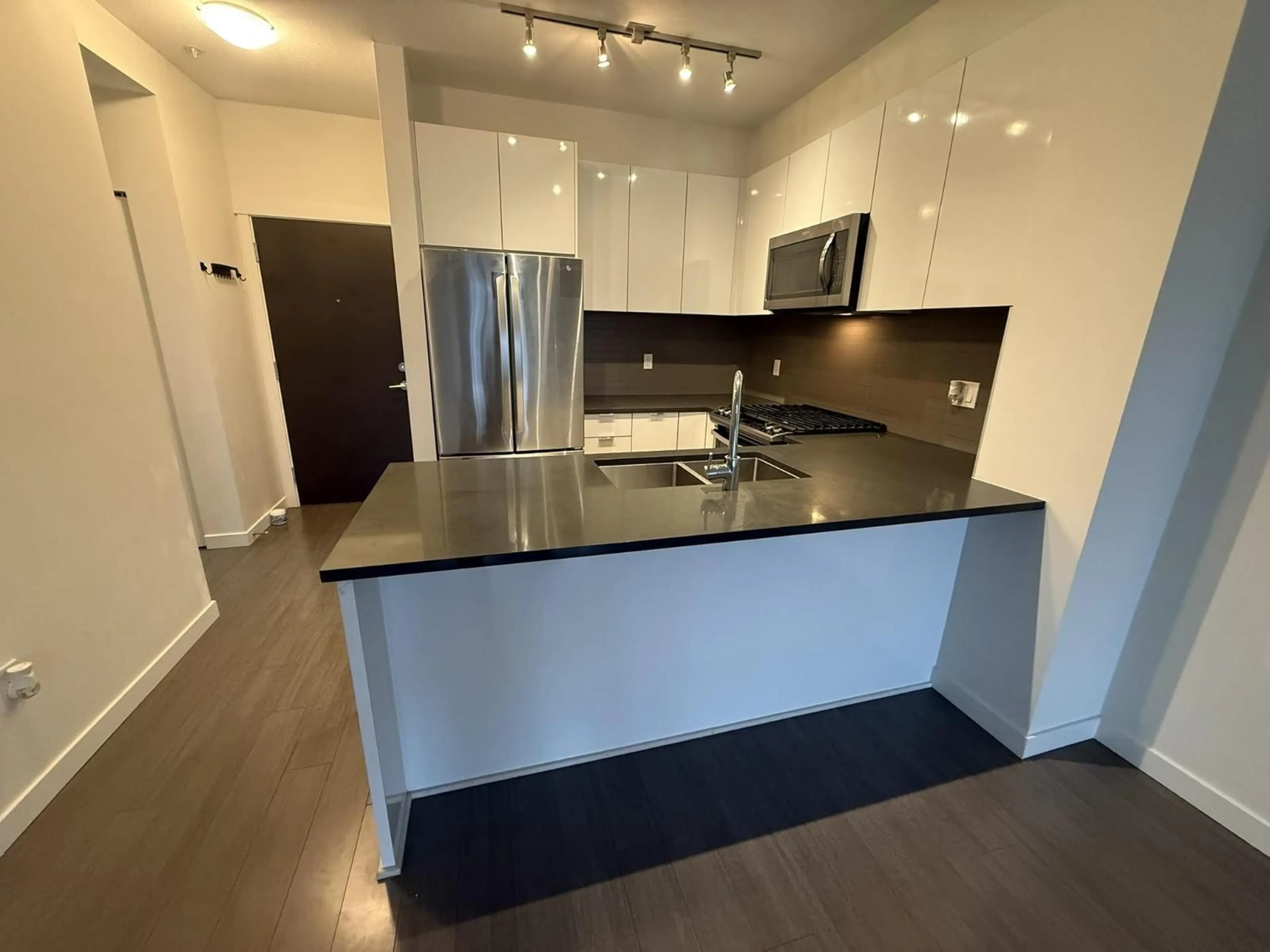 Open concept kitchen, unknown for 302 - 15137 33 AVENUE, Surrey British Columbia V3Z0Y1