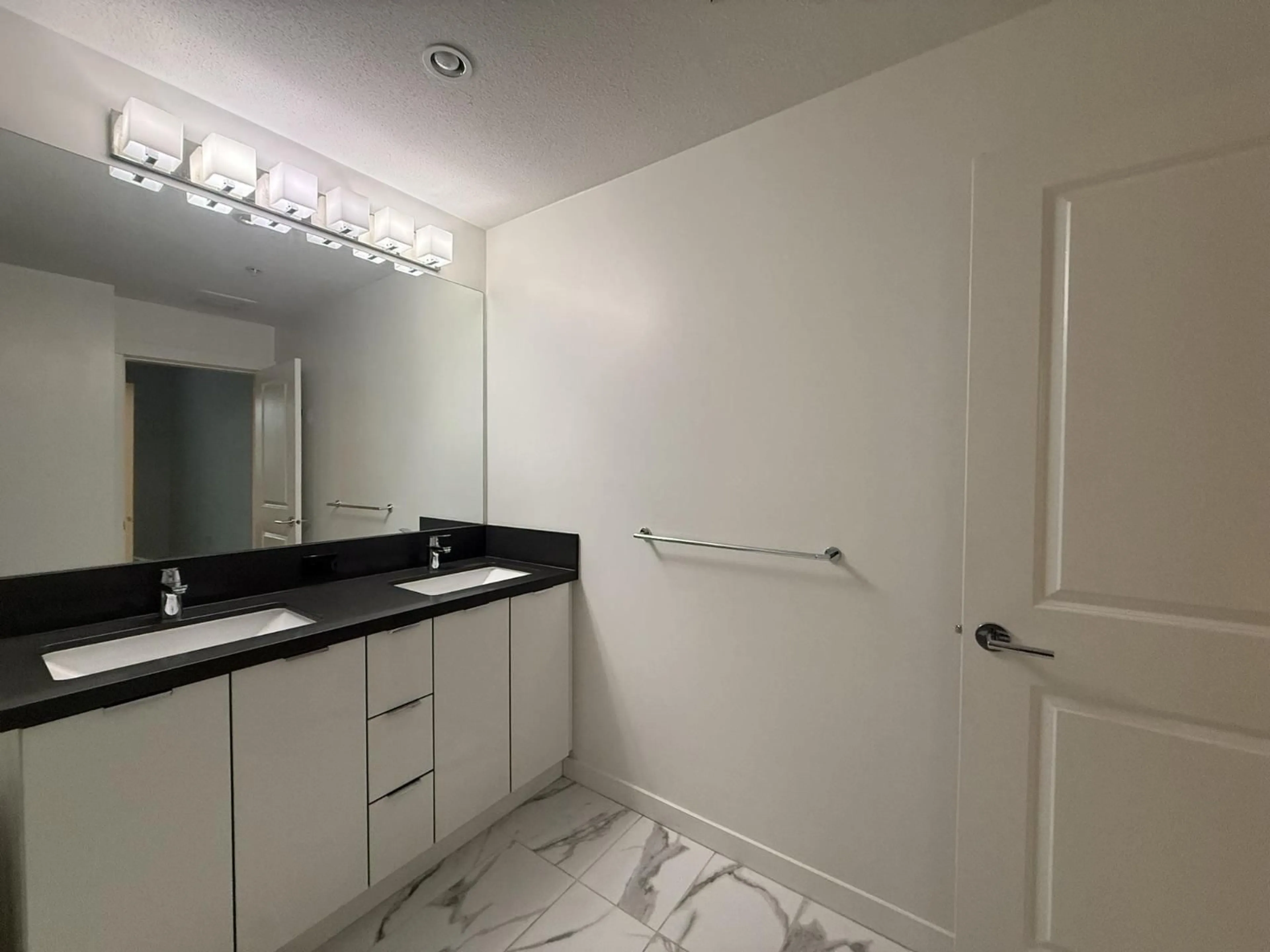 A pic of a room for 302 - 15137 33 AVENUE, Surrey British Columbia V3Z0Y1