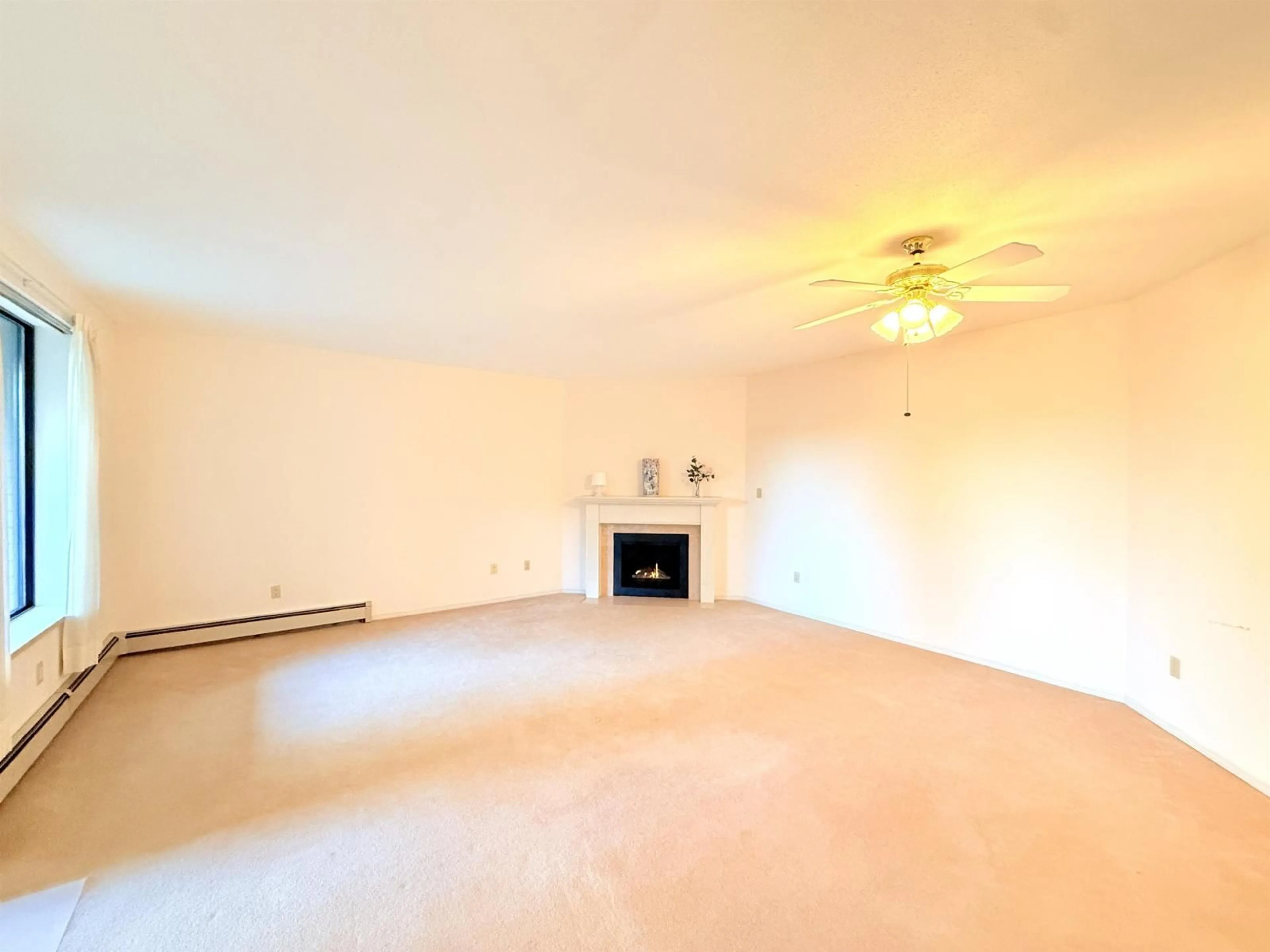 A pic of a room for 301 - 15300 17 AVENUE, Surrey British Columbia V4A8Y6