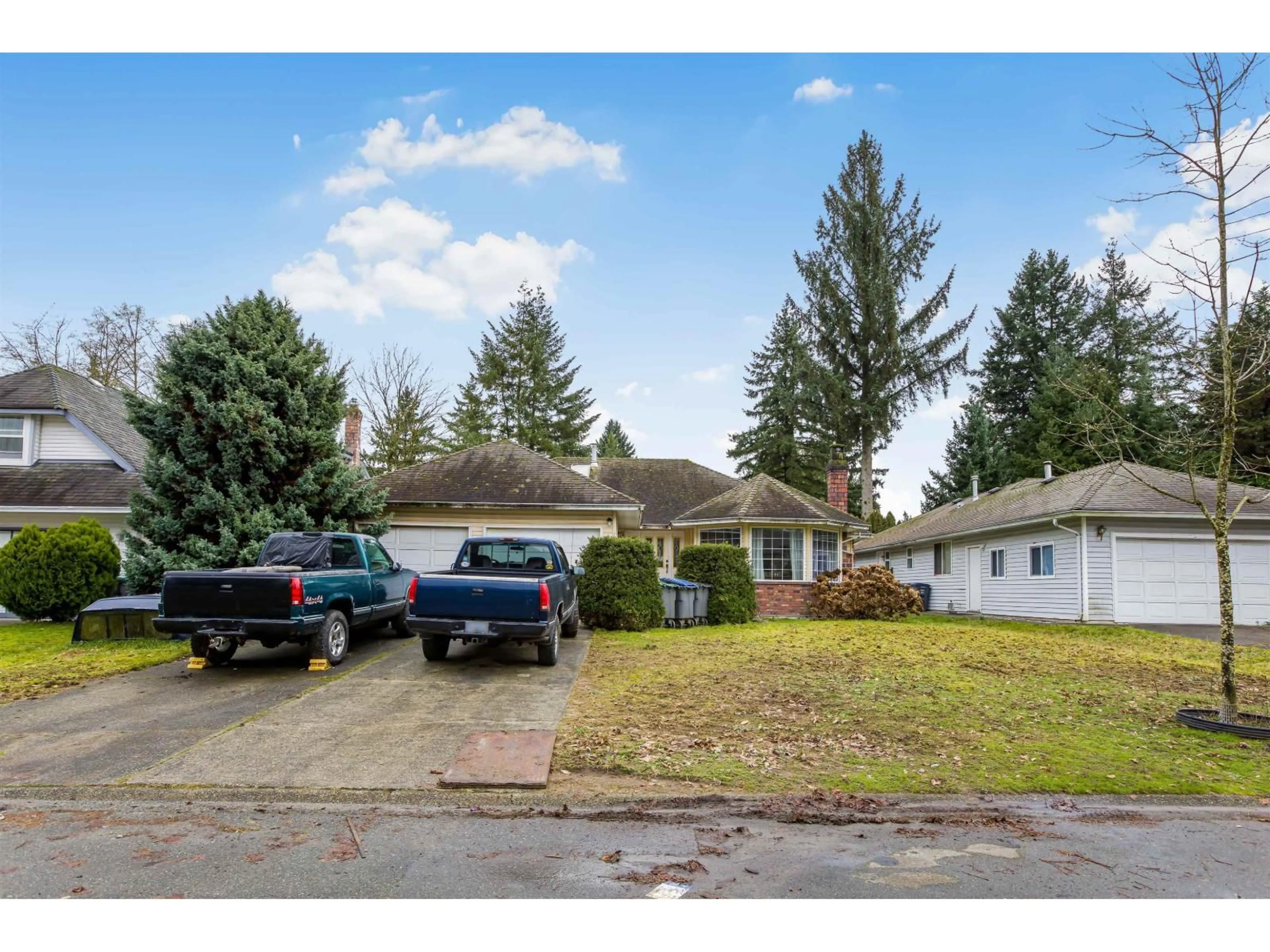 A pic from outside/outdoor area/front of a property/back of a property/a pic from drone, street for 15482 92A AVENUE, Surrey British Columbia V3R9B1