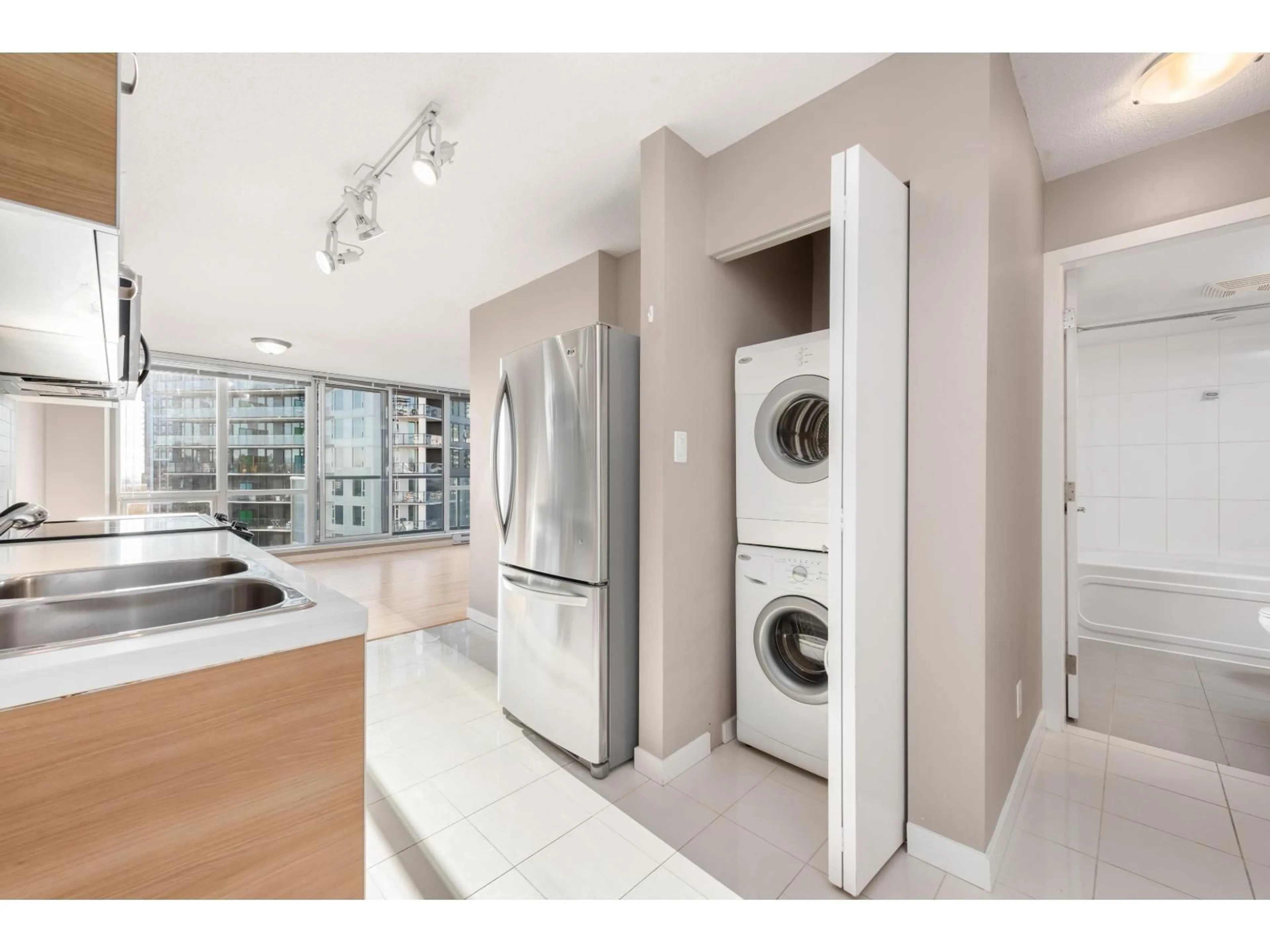 Kitchen with laundary machines, unknown for 1805 - 9981 WHALLEY BOULEVARD, Surrey British Columbia V3T0G6