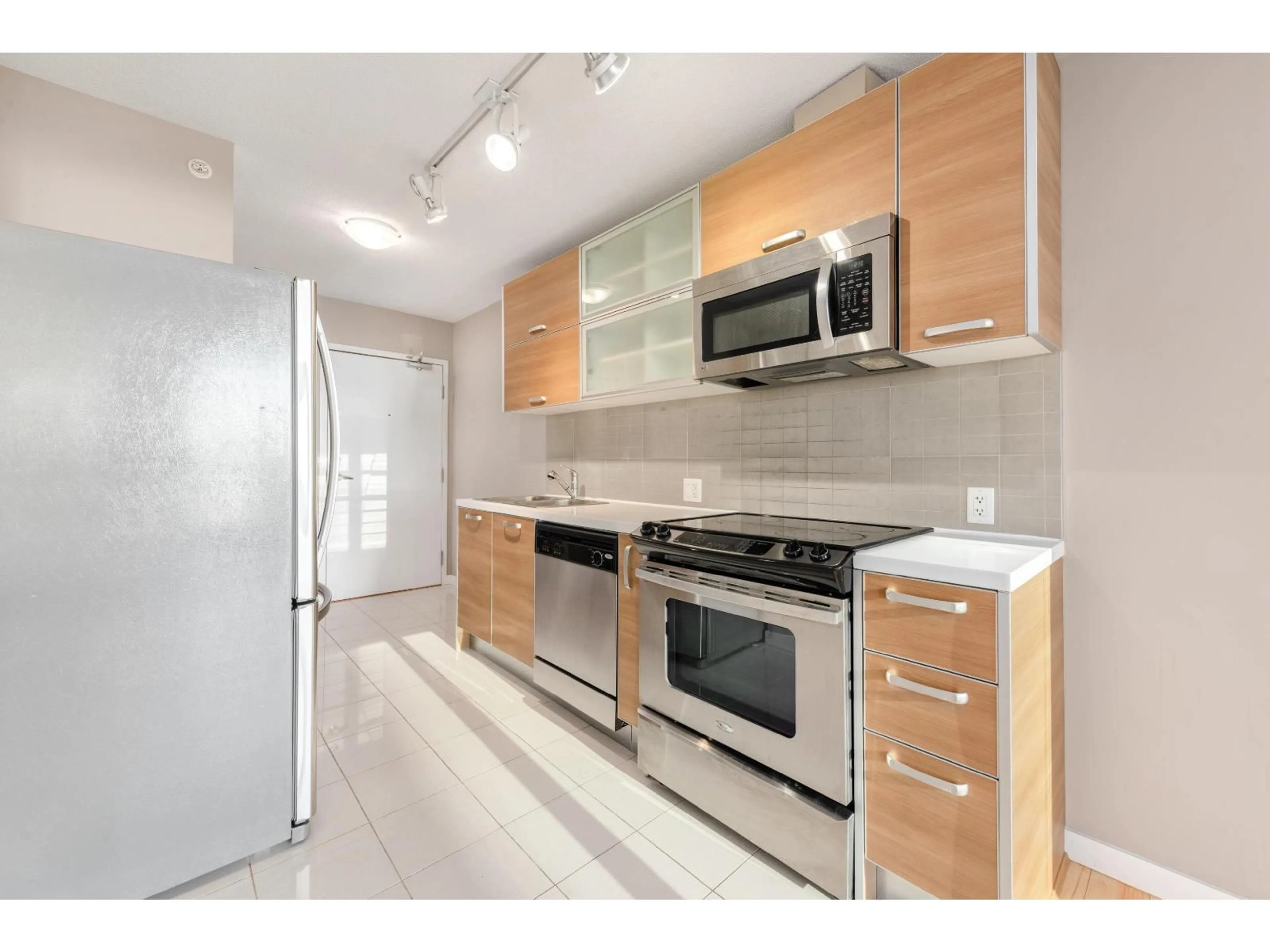 Standard kitchen, unknown for 1805 - 9981 WHALLEY BOULEVARD, Surrey British Columbia V3T0G6