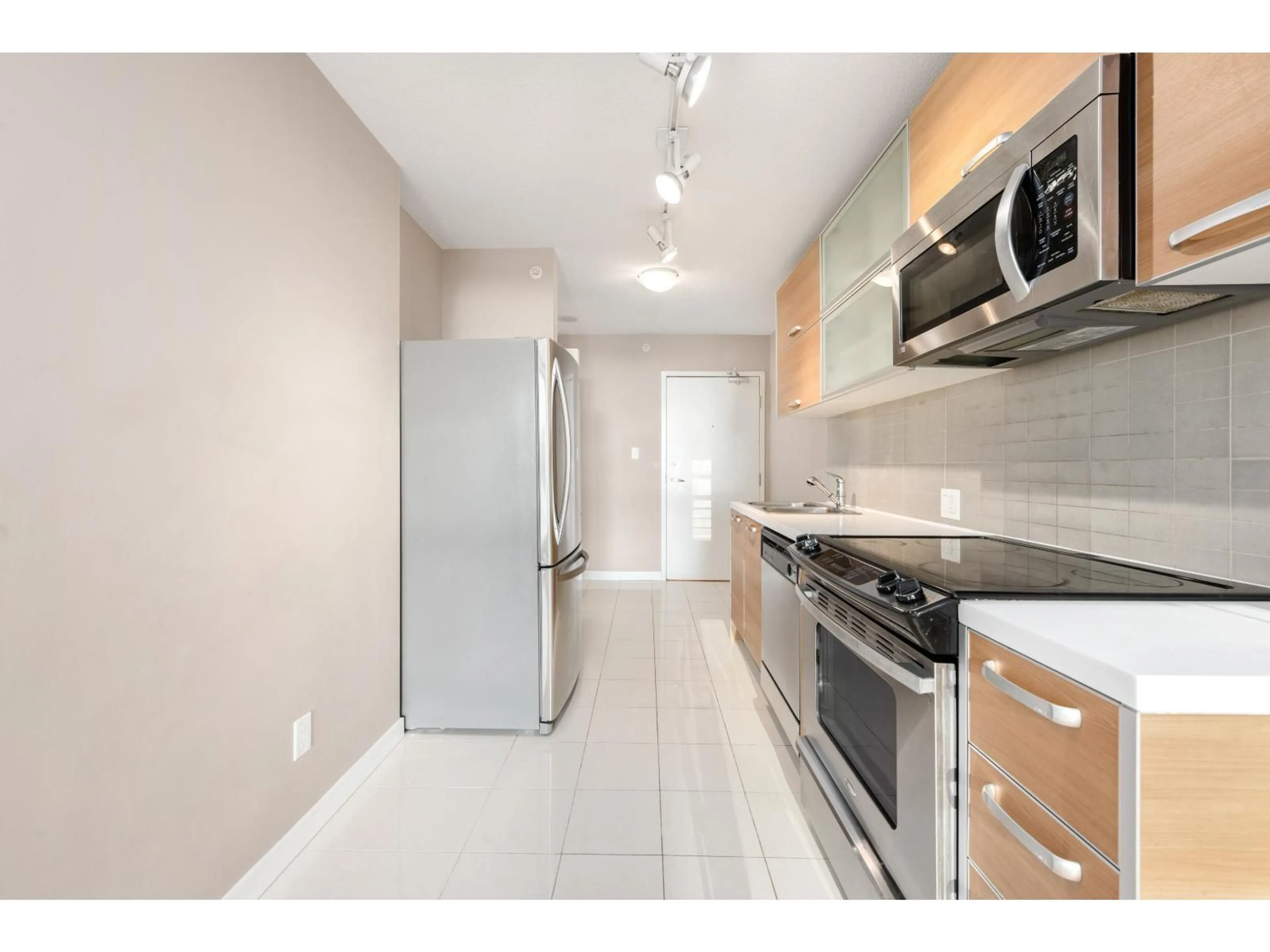Standard kitchen, ceramic/tile floor for 1805 - 9981 WHALLEY BOULEVARD, Surrey British Columbia V3T0G6