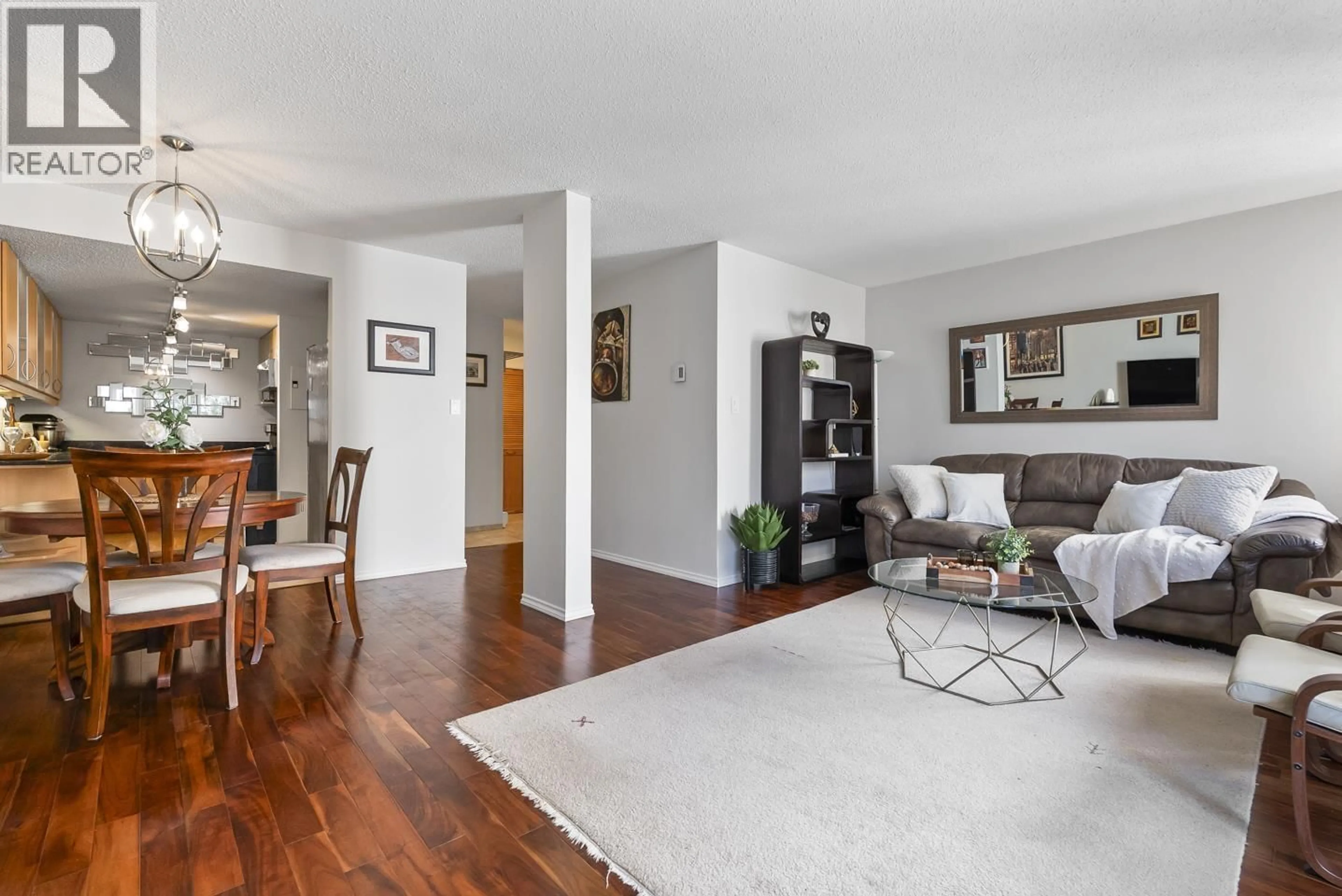 Living room with furniture, wood/laminate floor for 5 - 7307 MONTECITO DRIVE, Burnaby British Columbia V5A1R2