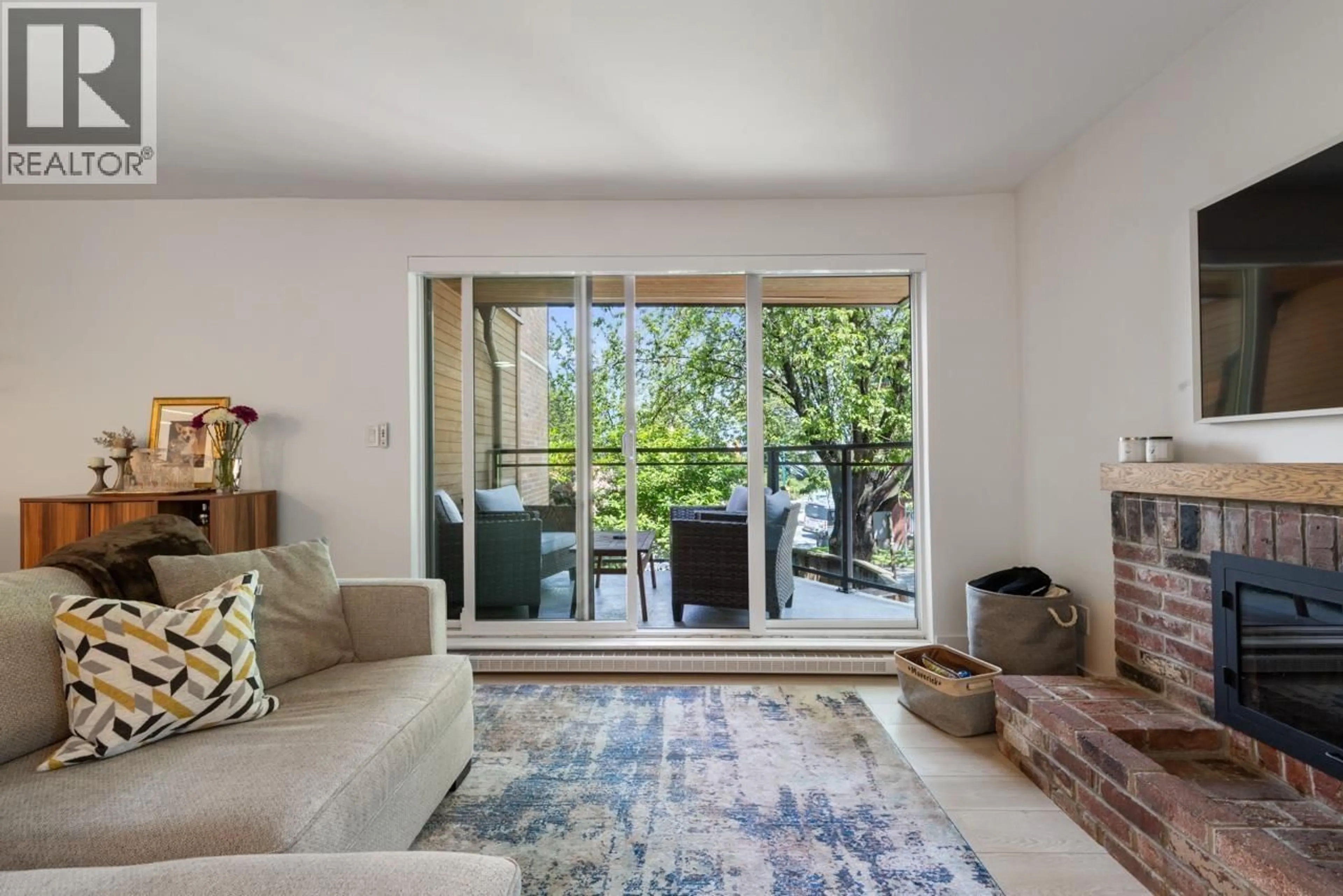 Living room with furniture, unknown for 204 - 2410 CORNWALL AVENUE, Vancouver British Columbia V6K1B8