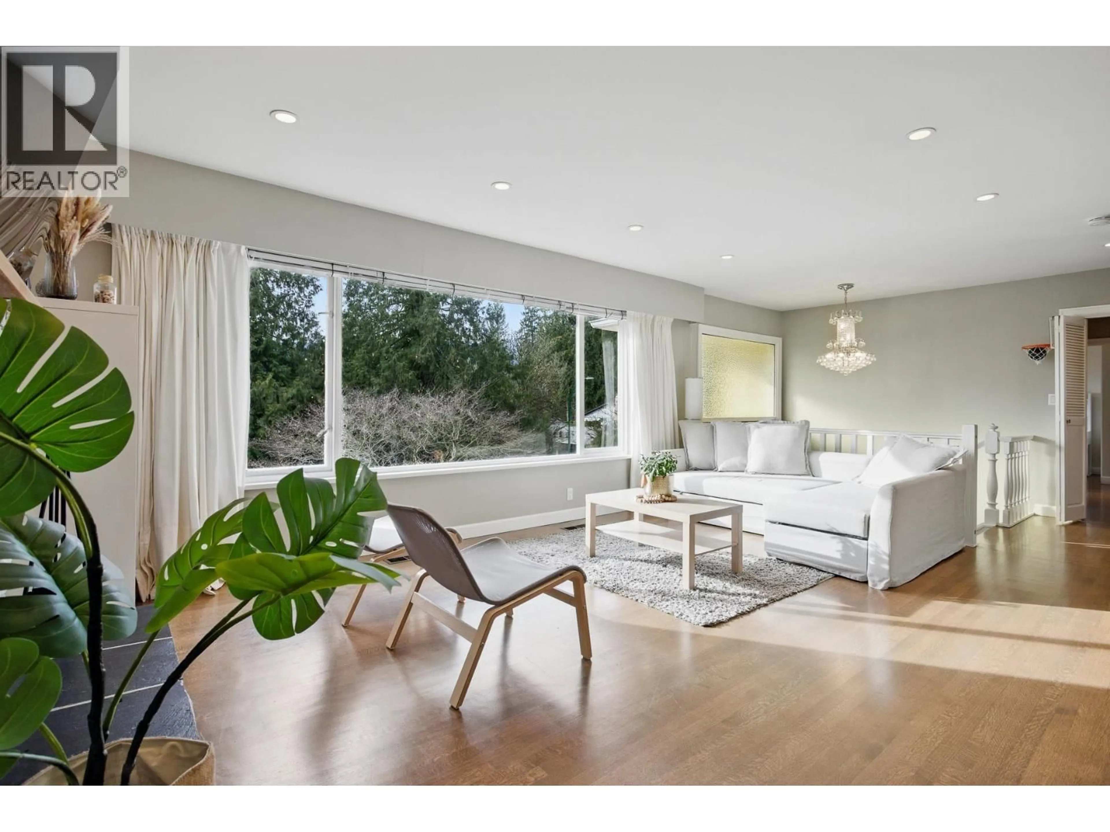 Living room with furniture, wood/laminate floor for 4938 REDONDA DRIVE, North Vancouver British Columbia V7R3J9