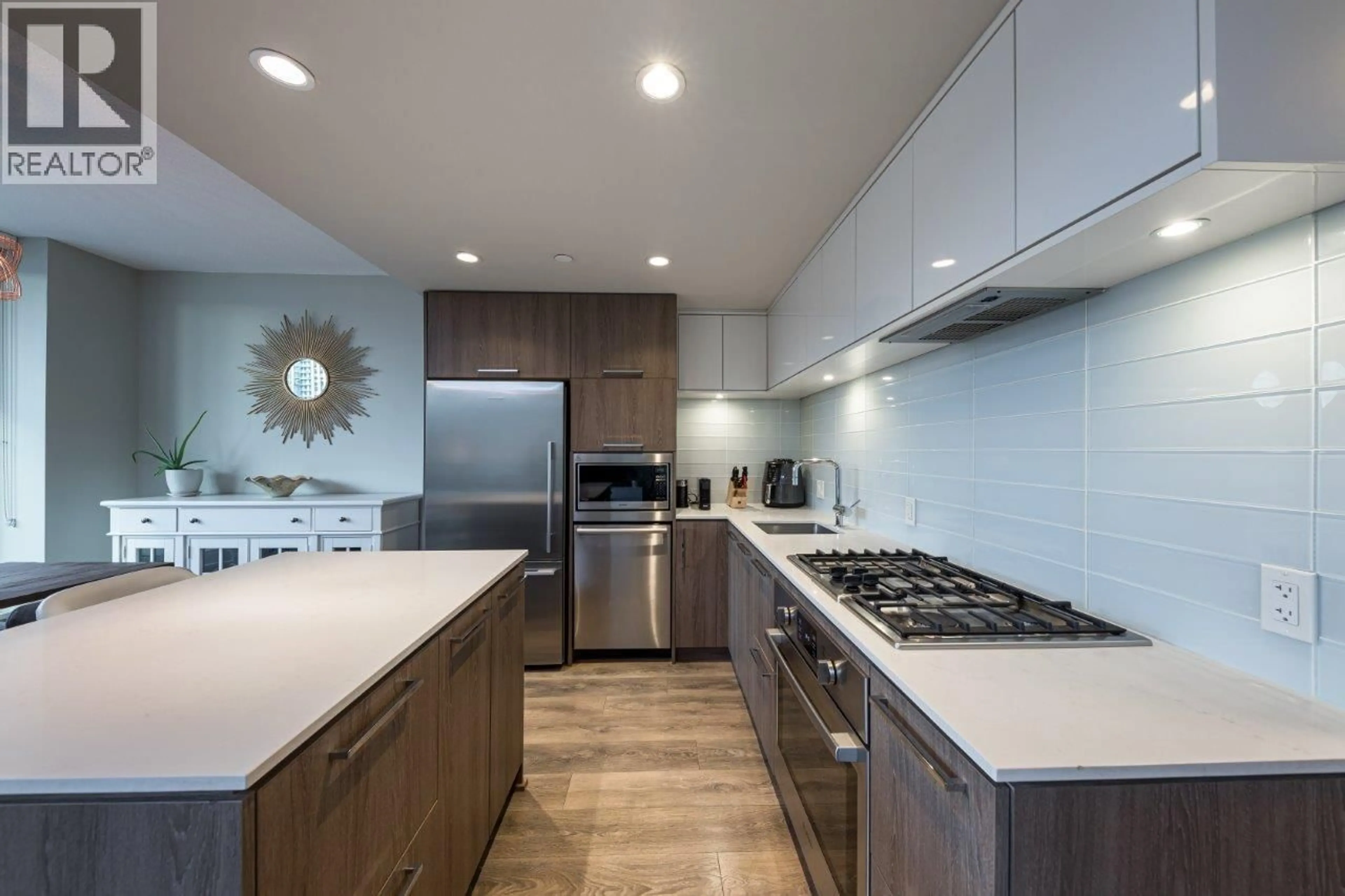 Contemporary kitchen, unknown for 608 - 680 SEYLYNN CRESCENT, North Vancouver British Columbia V7J0B5