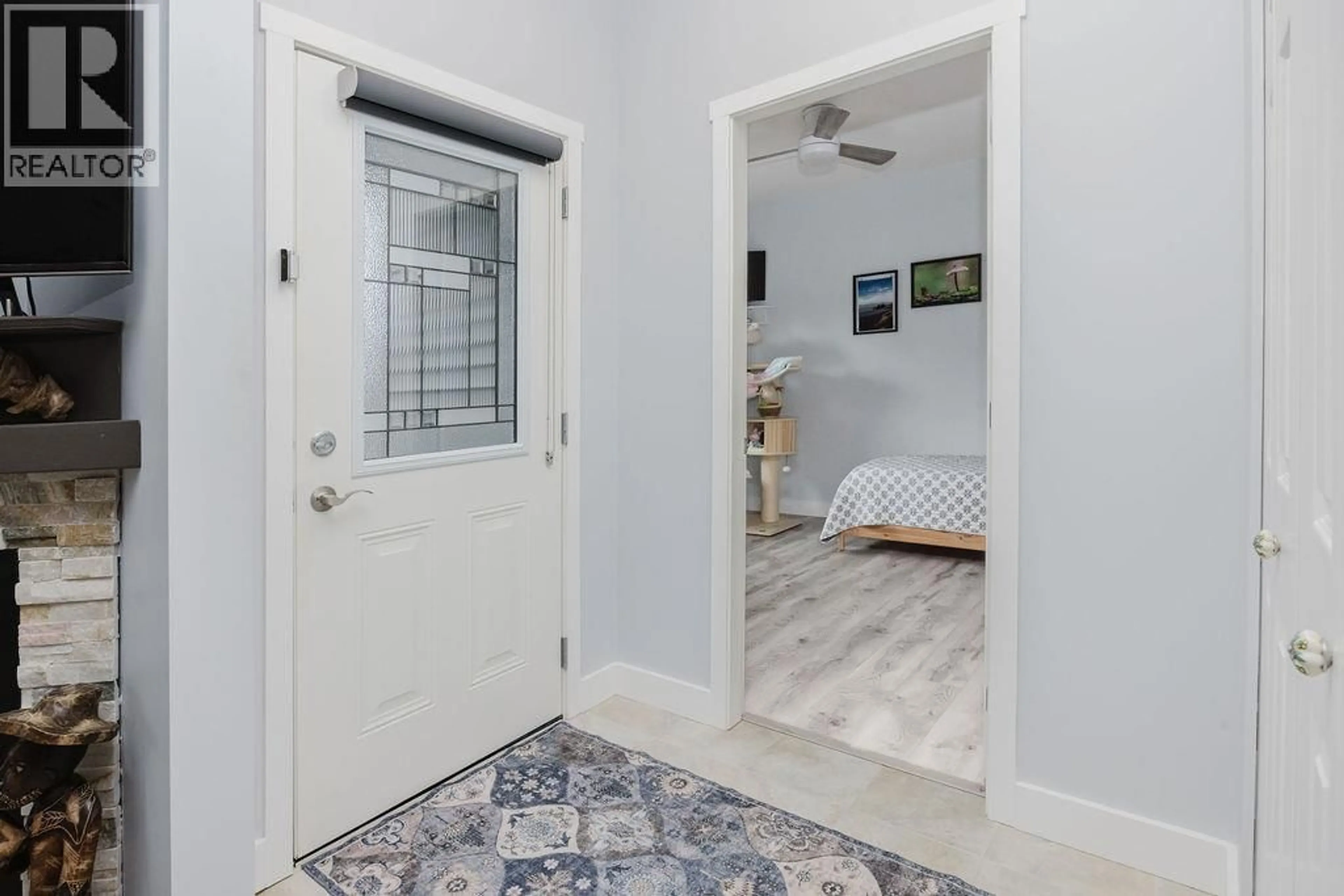 Indoor entryway for 6214 SITKA ROAD, Sechelt British Columbia V7Z0L3