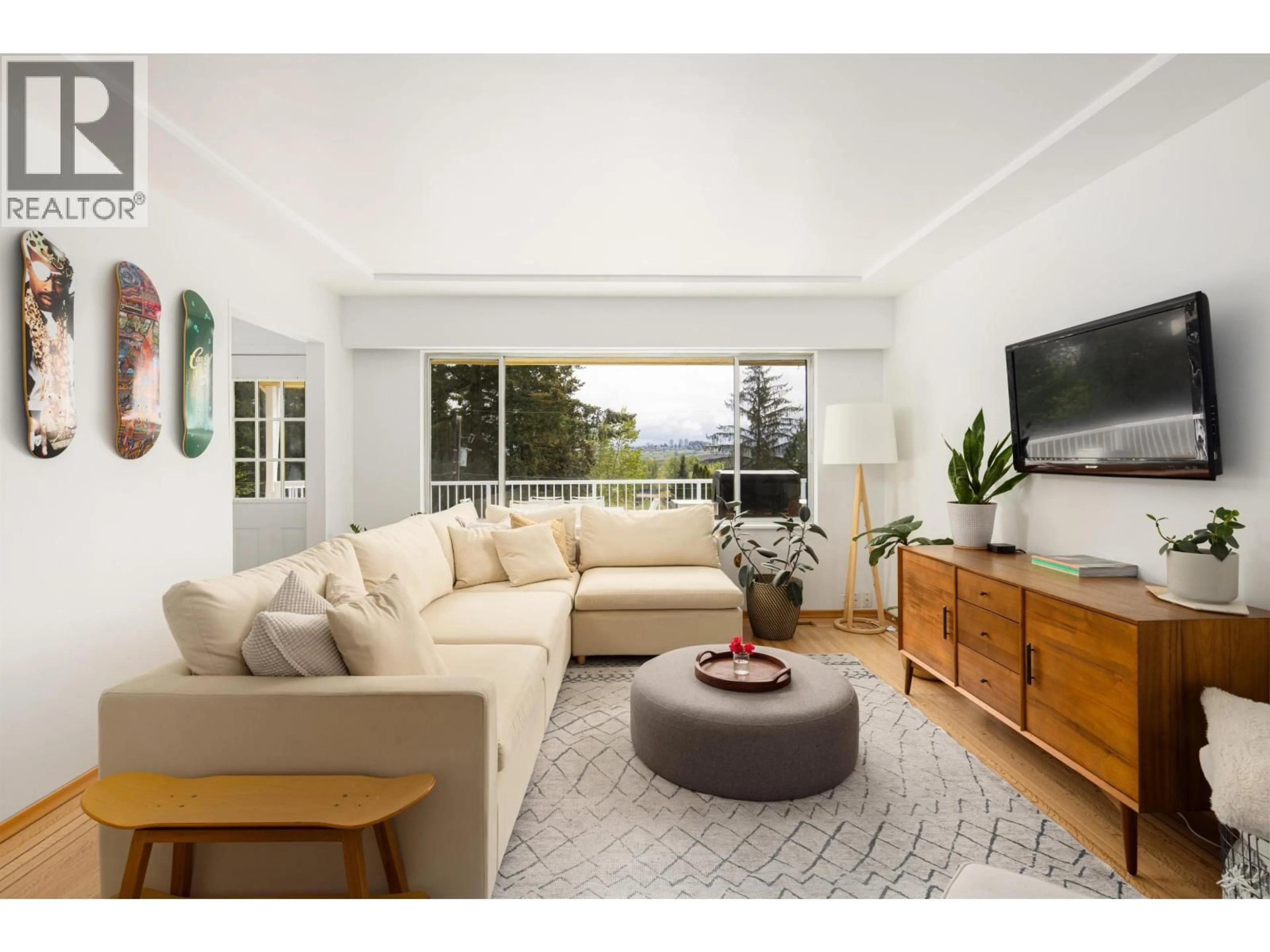 Living room with furniture, unknown for 1231 CLOVERLEY STREET, North Vancouver British Columbia V7L1N7