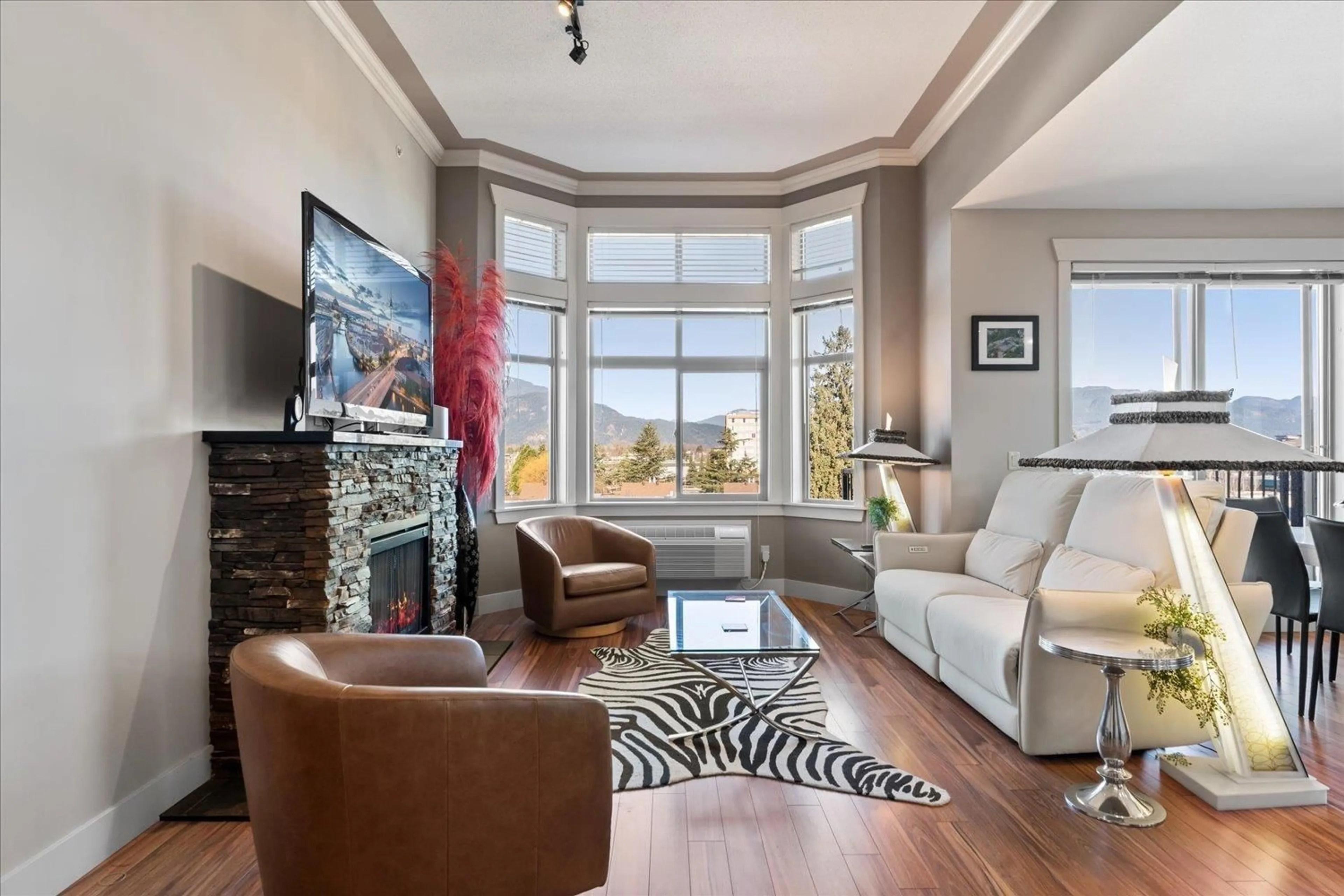 Living room with furniture, unknown for 413 - 45893 CHESTERFIELD AVENUE, Chilliwack British Columbia V2P1M5