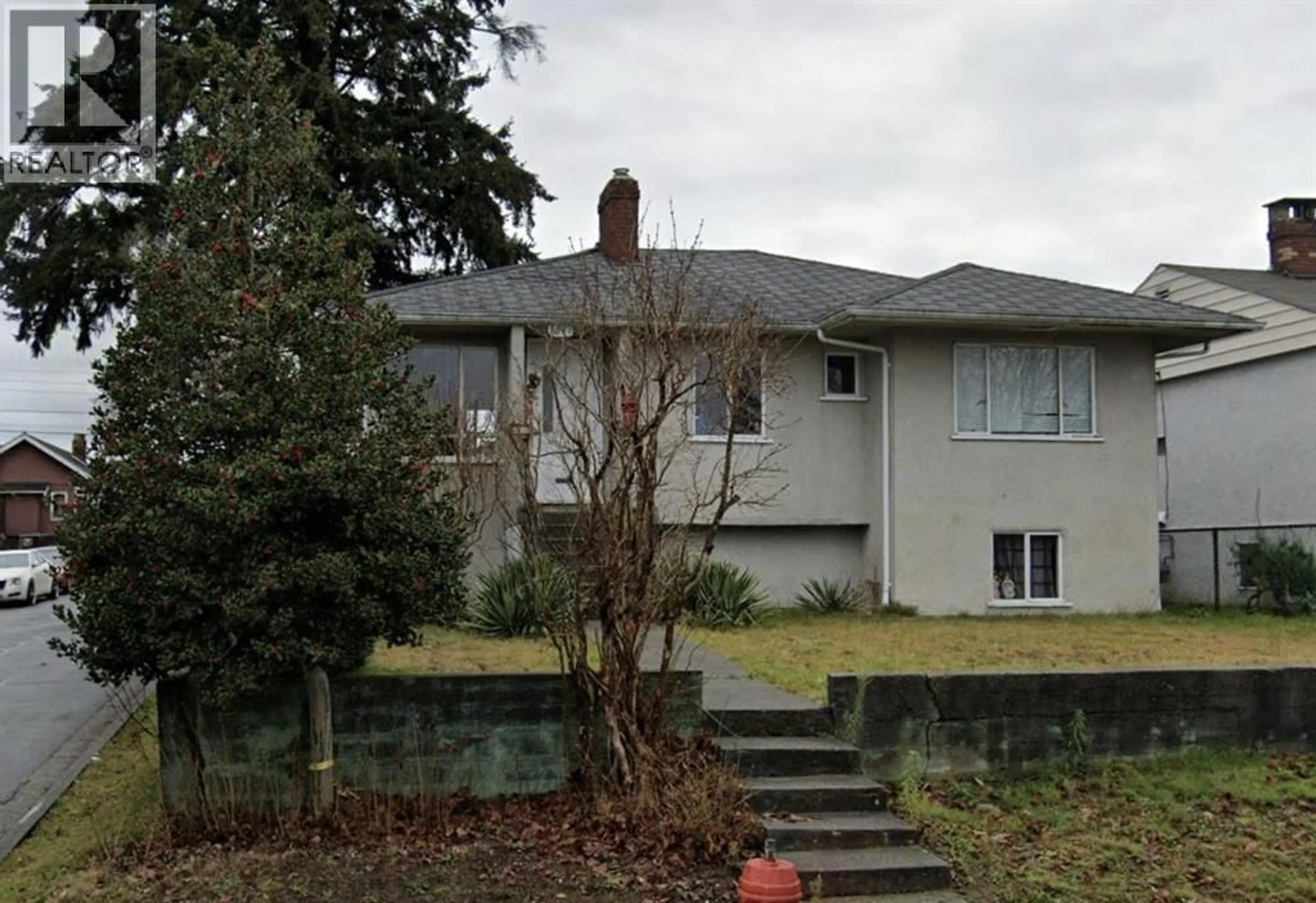 A pic from outside/outdoor area/front of a property/back of a property/a pic from drone, unknown for 3507 MONMOUTH AVENUE, Vancouver British Columbia V5R5S1
