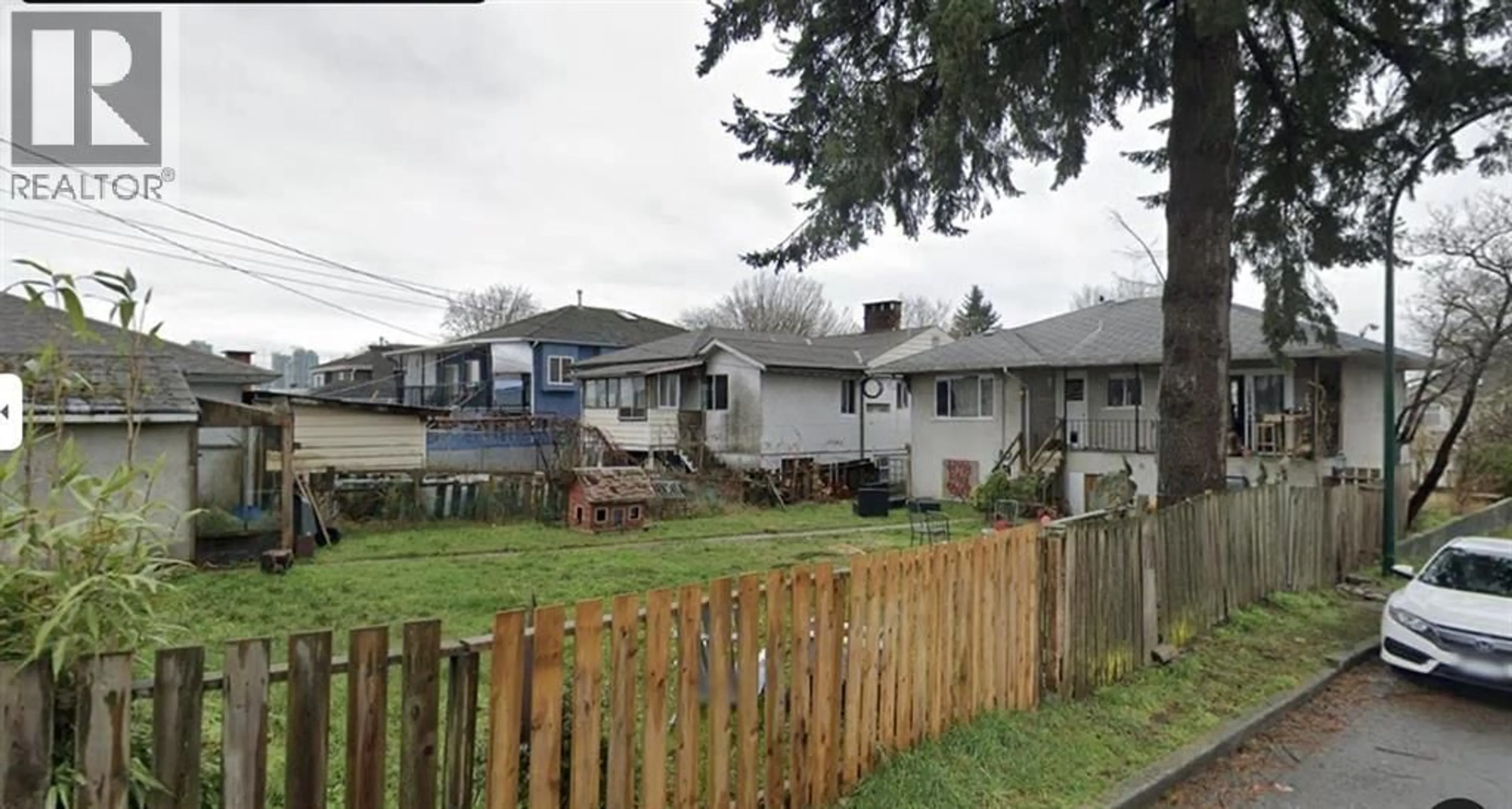 A pic from outside/outdoor area/front of a property/back of a property/a pic from drone, street for 3507 MONMOUTH AVENUE, Vancouver British Columbia V5R5S1