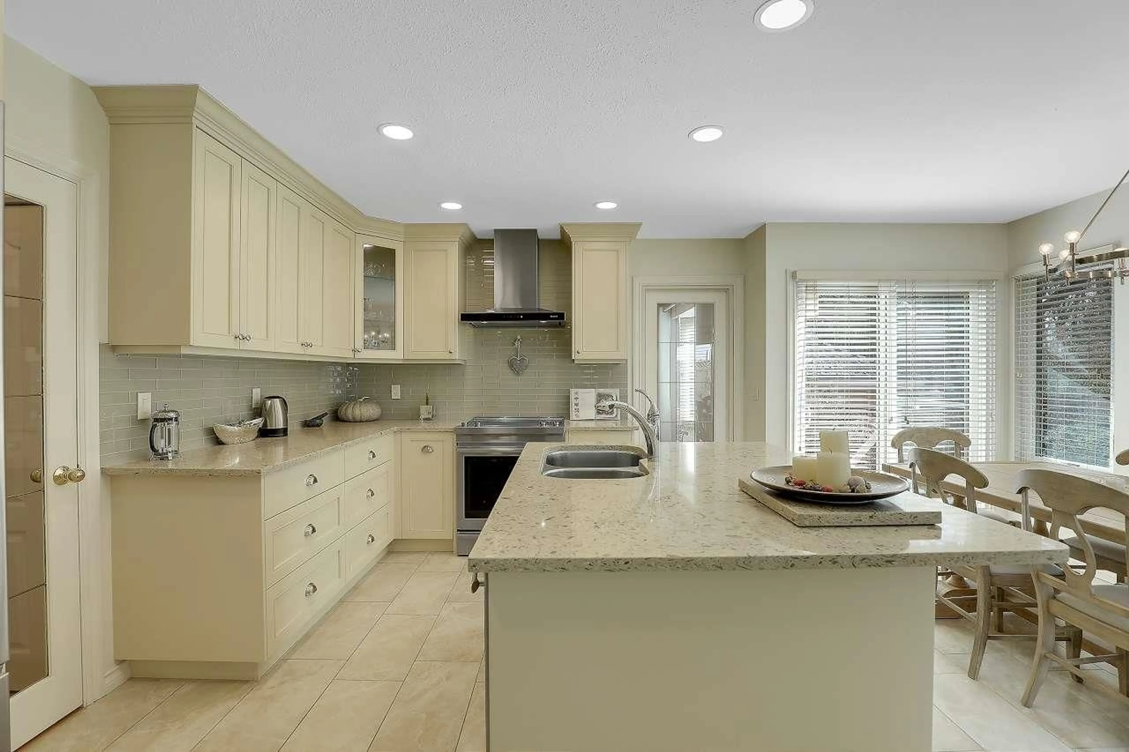 Open concept kitchen, ceramic/tile floor for 8375 - 148 B STREET, Surrey British Columbia V3S7S1