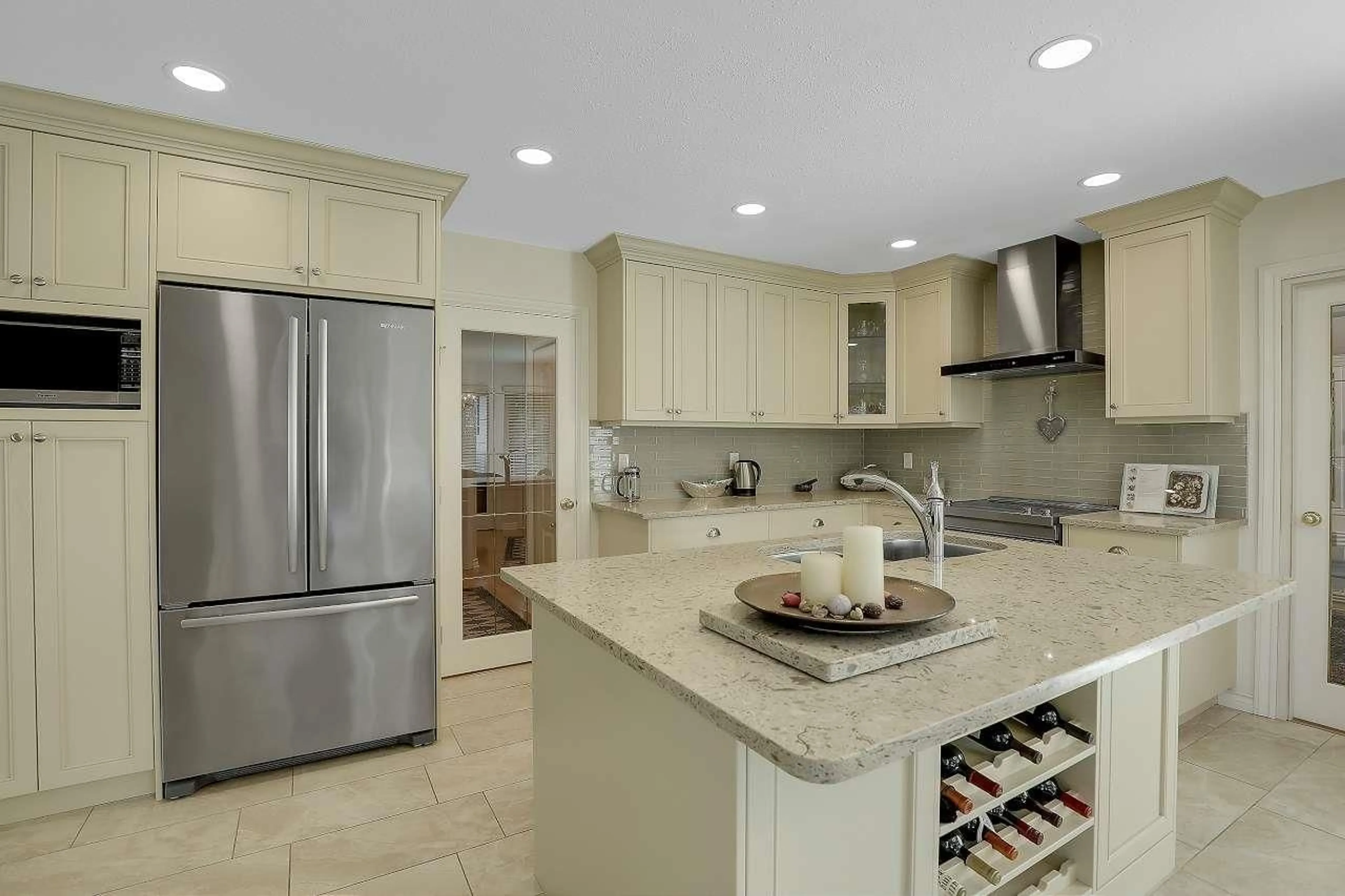 Contemporary kitchen, ceramic/tile floor for 8375 - 148 B STREET, Surrey British Columbia V3S7S1