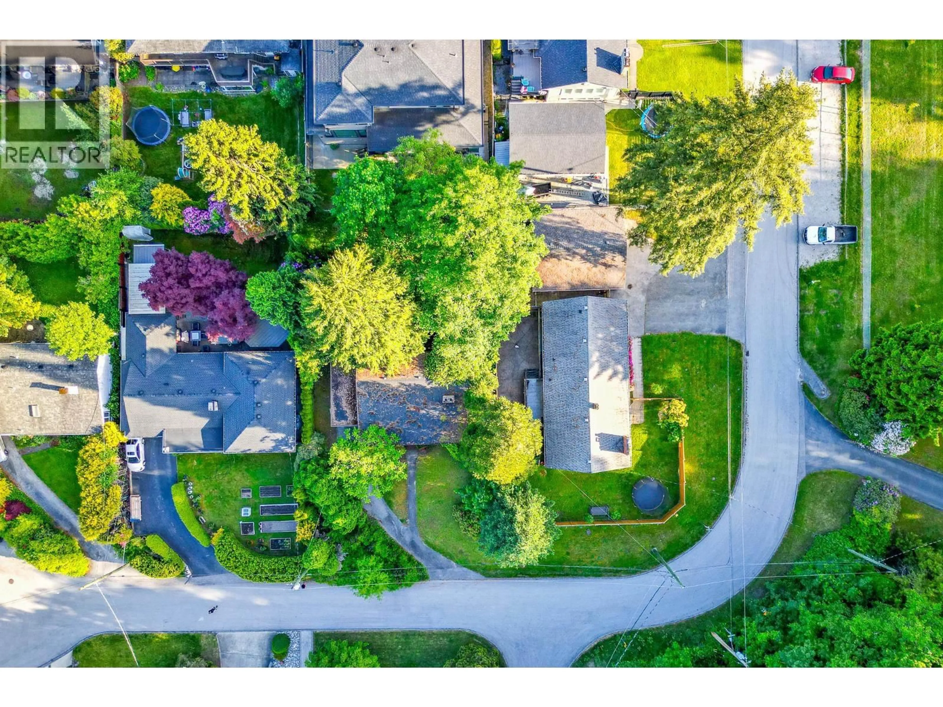 A pic from outside/outdoor area/front of a property/back of a property/a pic from drone, street for 1124 LUXTON SQUARE, Coquitlam British Columbia V3J5E1