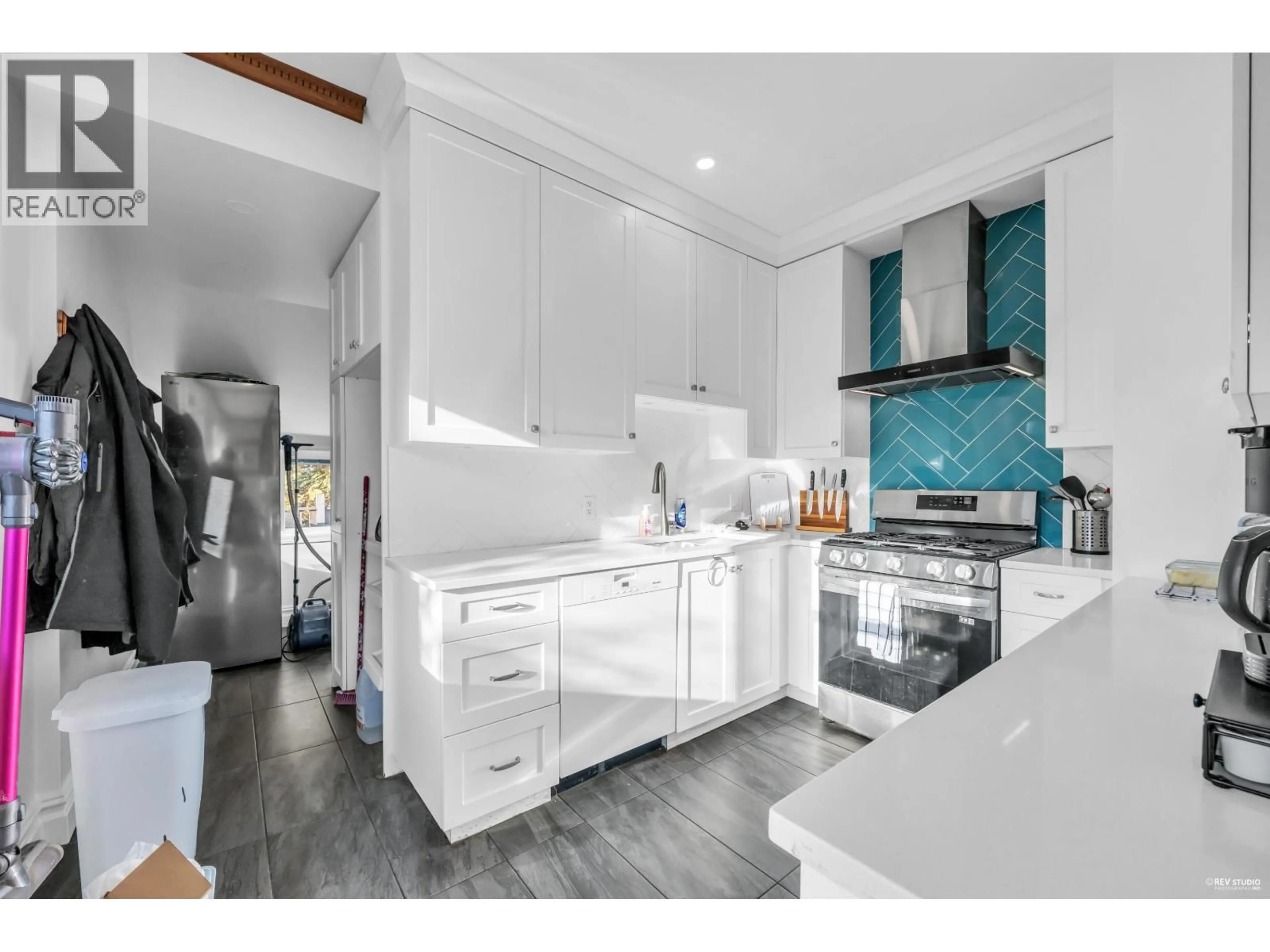 Open concept kitchen, unknown for 237 SANDRINGHAM AVENUE, New Westminster British Columbia V3L1Z4
