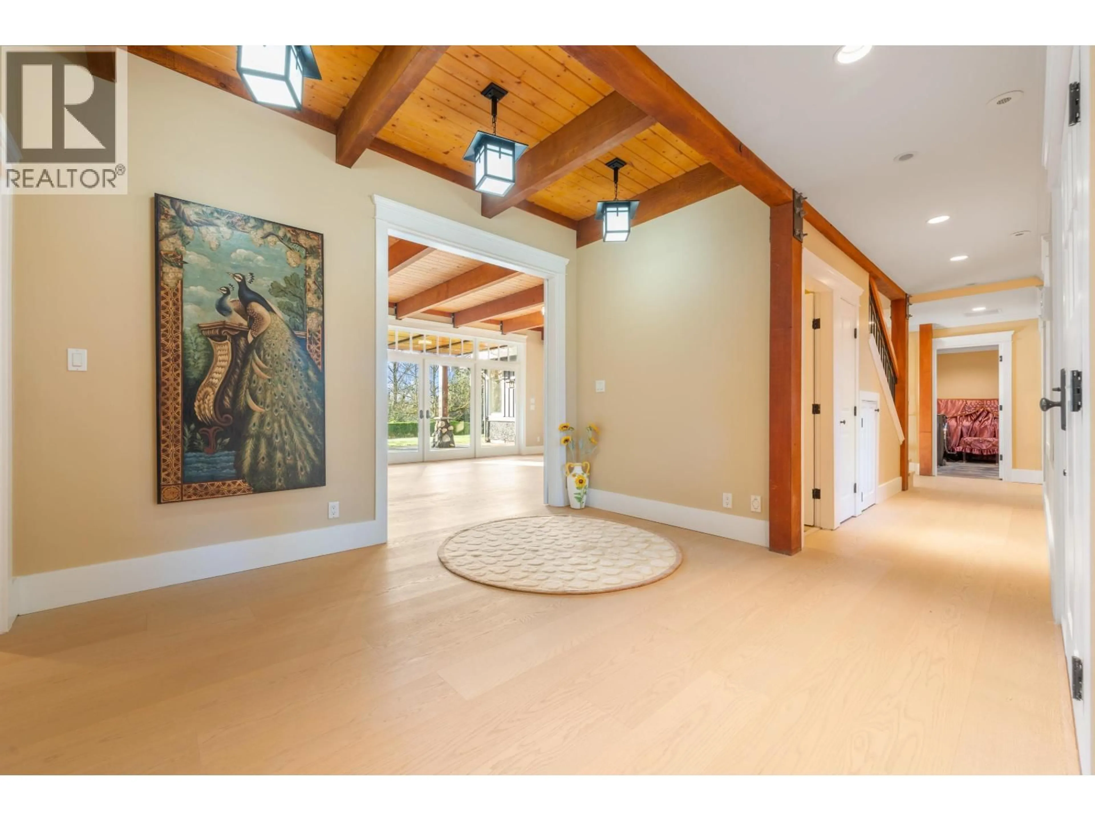 Indoor foyer for 366 KEITH ROAD, West Vancouver British Columbia V7T1L7
