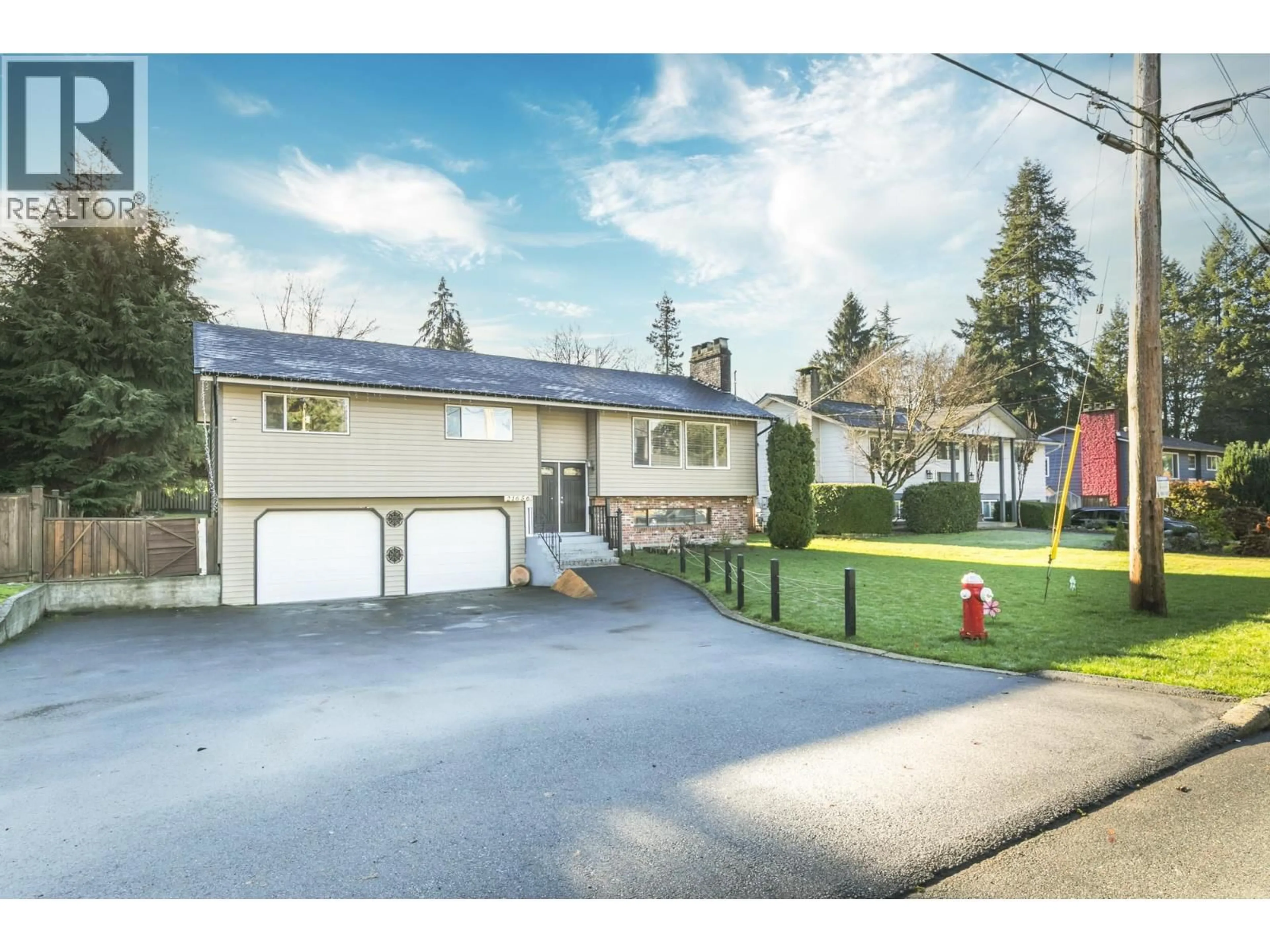 A pic from outside/outdoor area/front of a property/back of a property/a pic from drone, street for 21656 DONOVAN AVENUE, Maple Ridge British Columbia V2X3A3