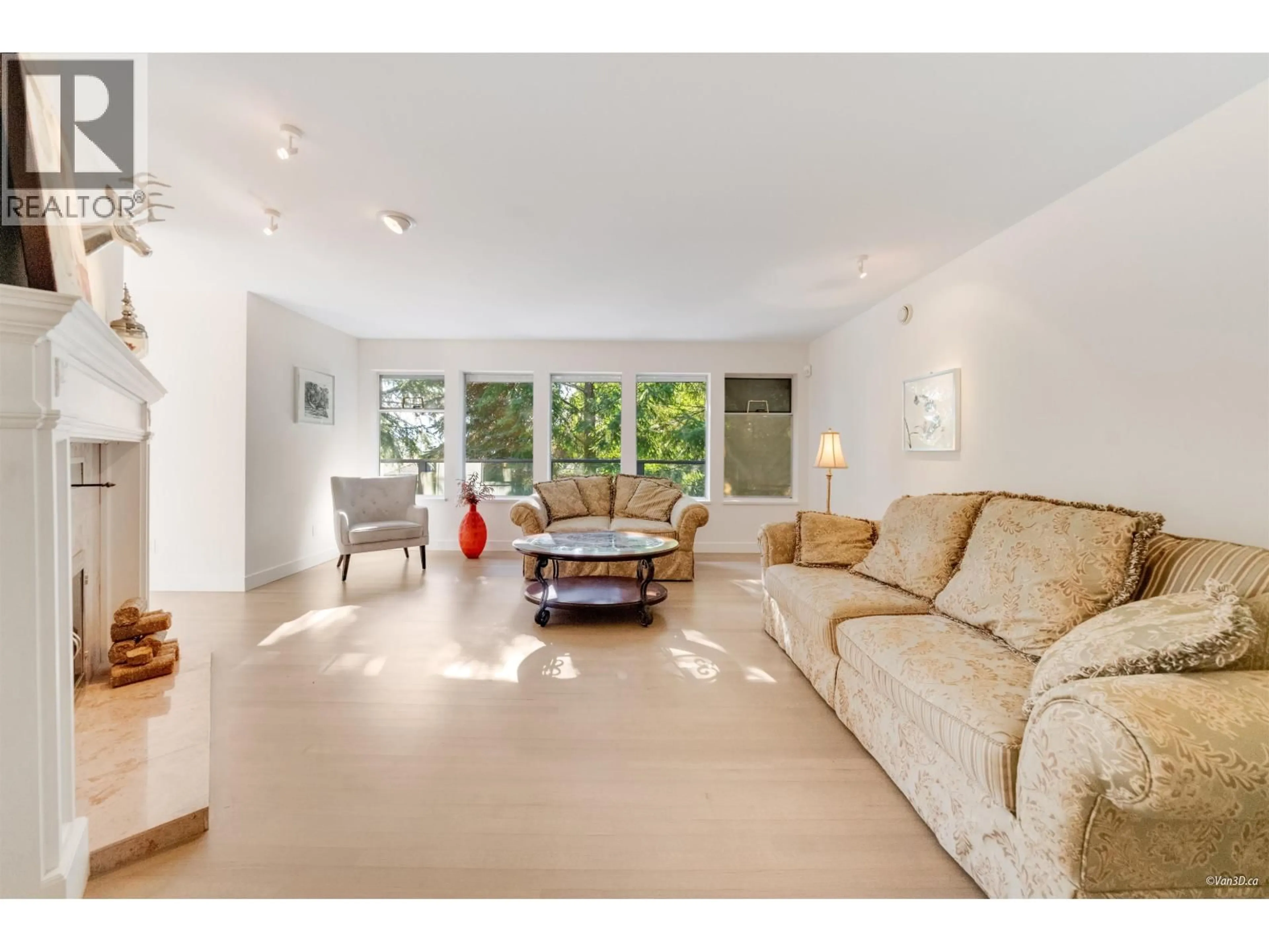 Living room with furniture, unknown for 8515 ANSELL PLACE, West Vancouver British Columbia V7W2W3